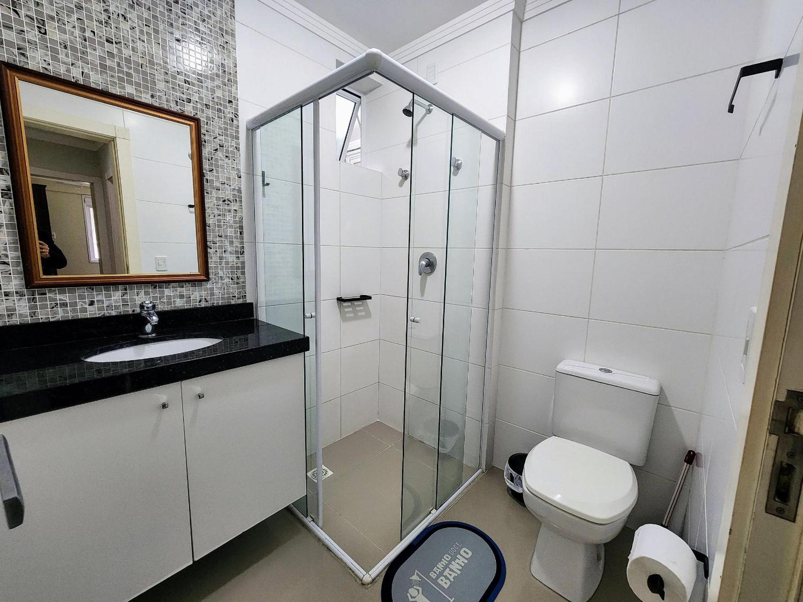 Lindo e com piscina, 100m 4 Ilhas, 3 quartos, 2 vagas, até 7 pessoas