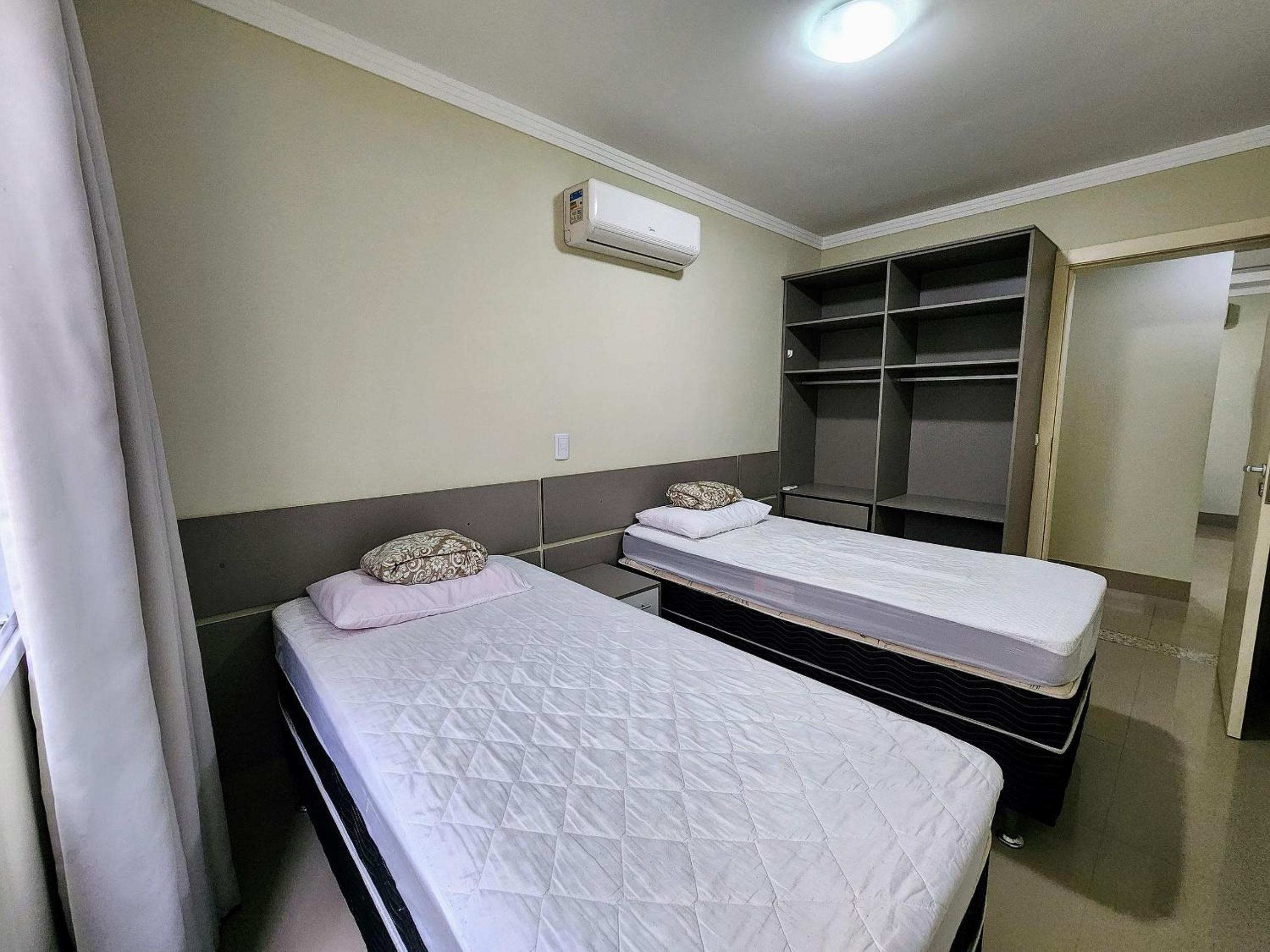 Lindo e com piscina, 100m 4 Ilhas, 3 quartos, 2 vagas, até 7 pessoas