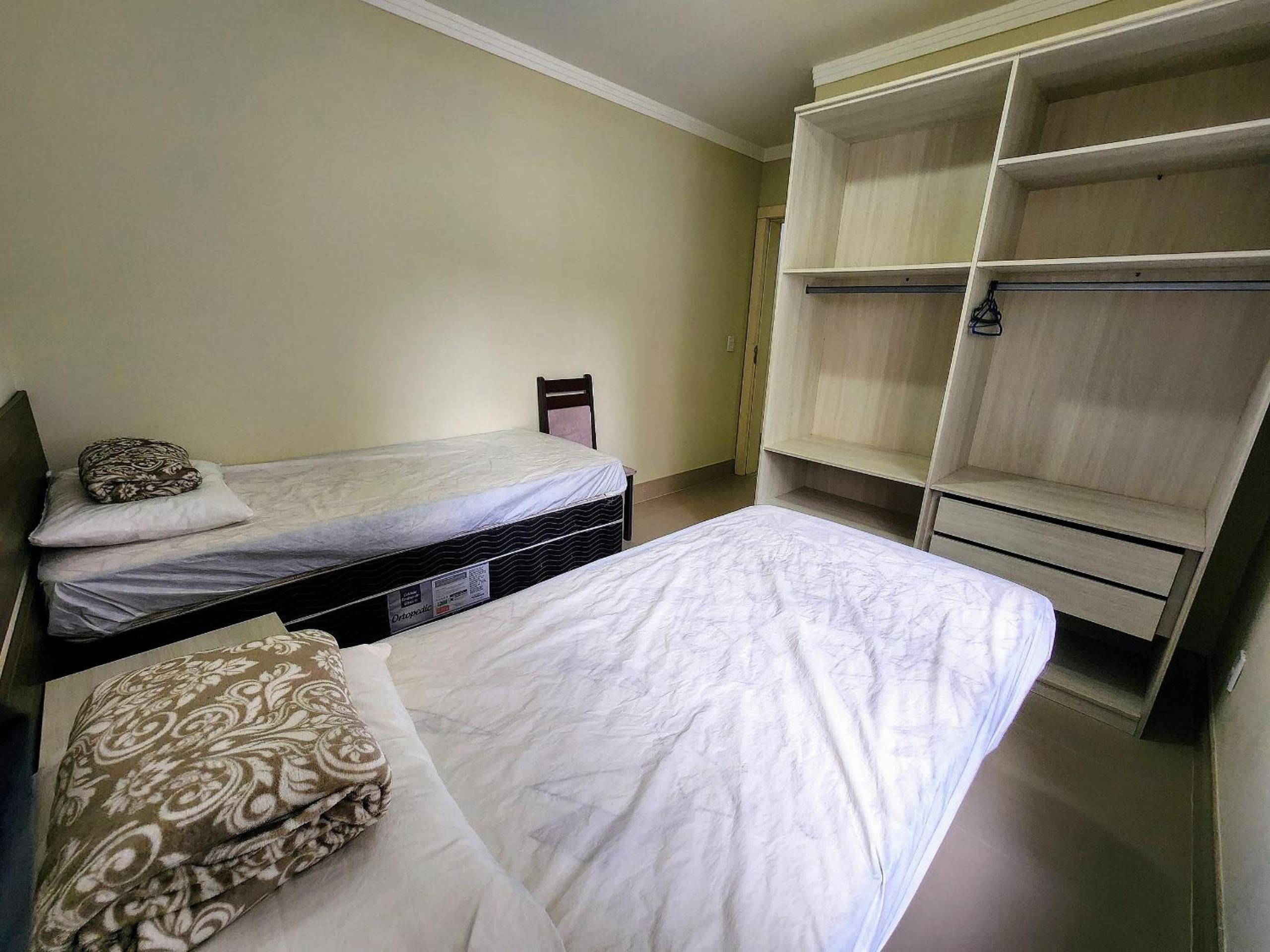 Lindo e com piscina, 100m 4 Ilhas, 3 quartos, 2 vagas, até 7 pessoas