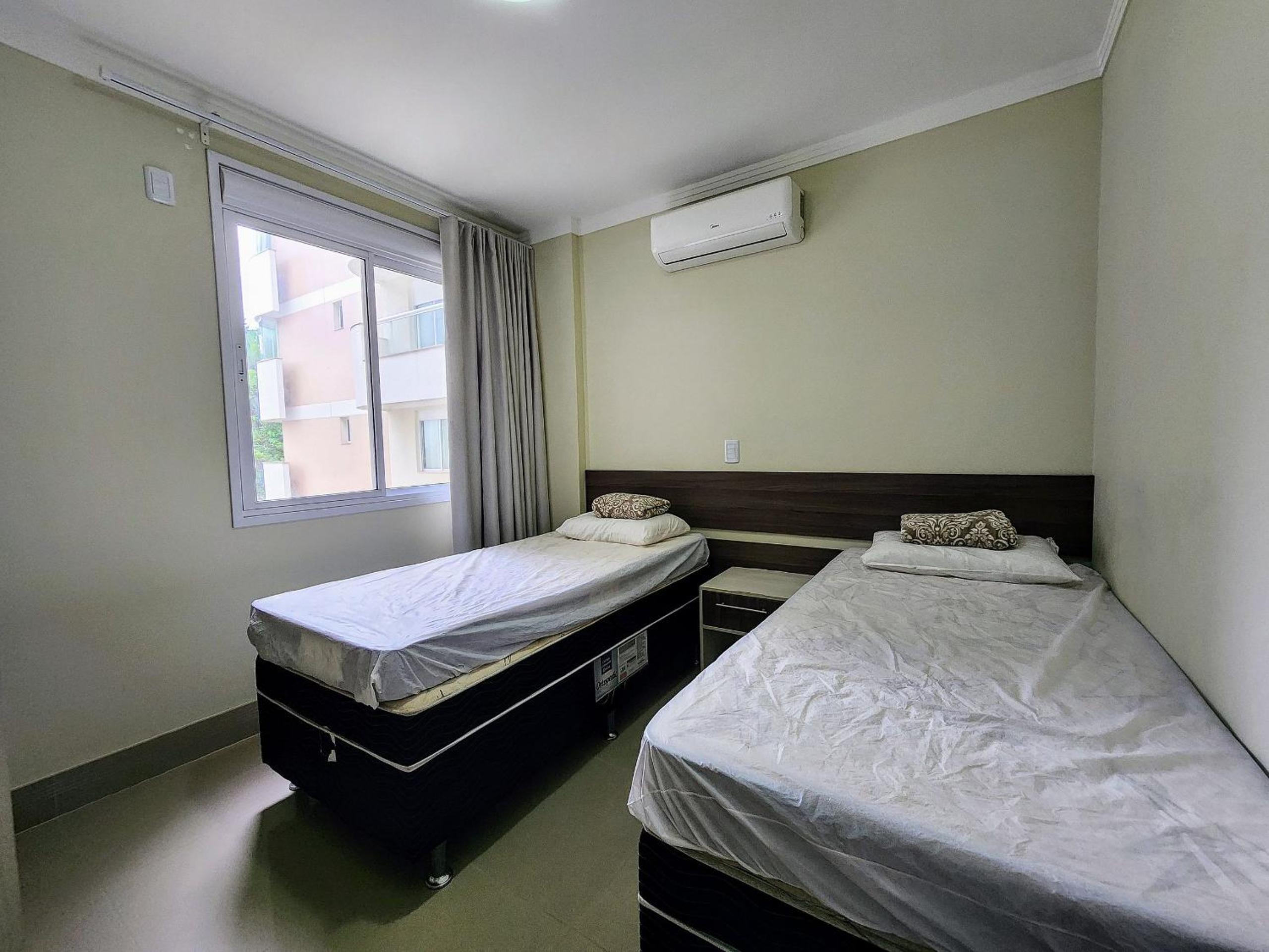 Lindo e com piscina, 100m 4 Ilhas, 3 quartos, 2 vagas, até 7 pessoas