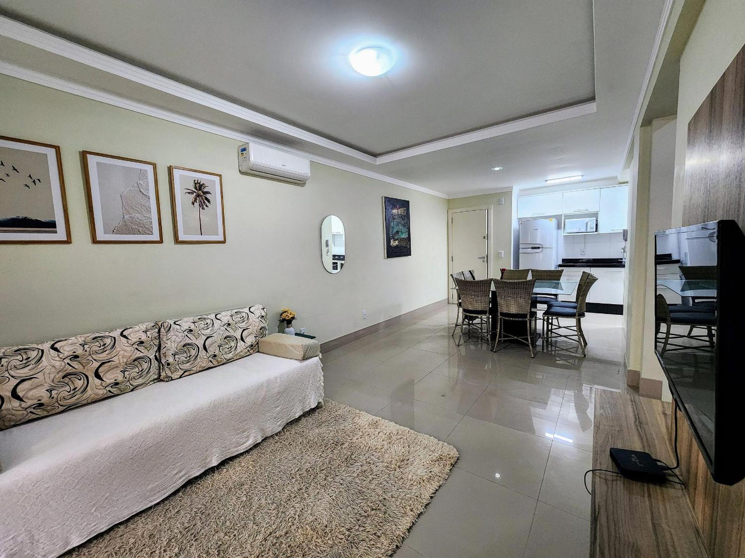 Lindo e com piscina, 100m 4 Ilhas, 3 quartos, 2 vagas, até 7 pessoas