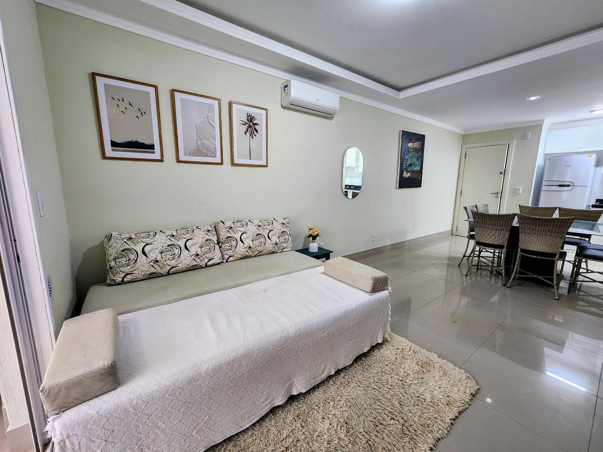 Lindo e com piscina, 100m 4 Ilhas, 3 quartos, 2 vagas, até 7 pessoas