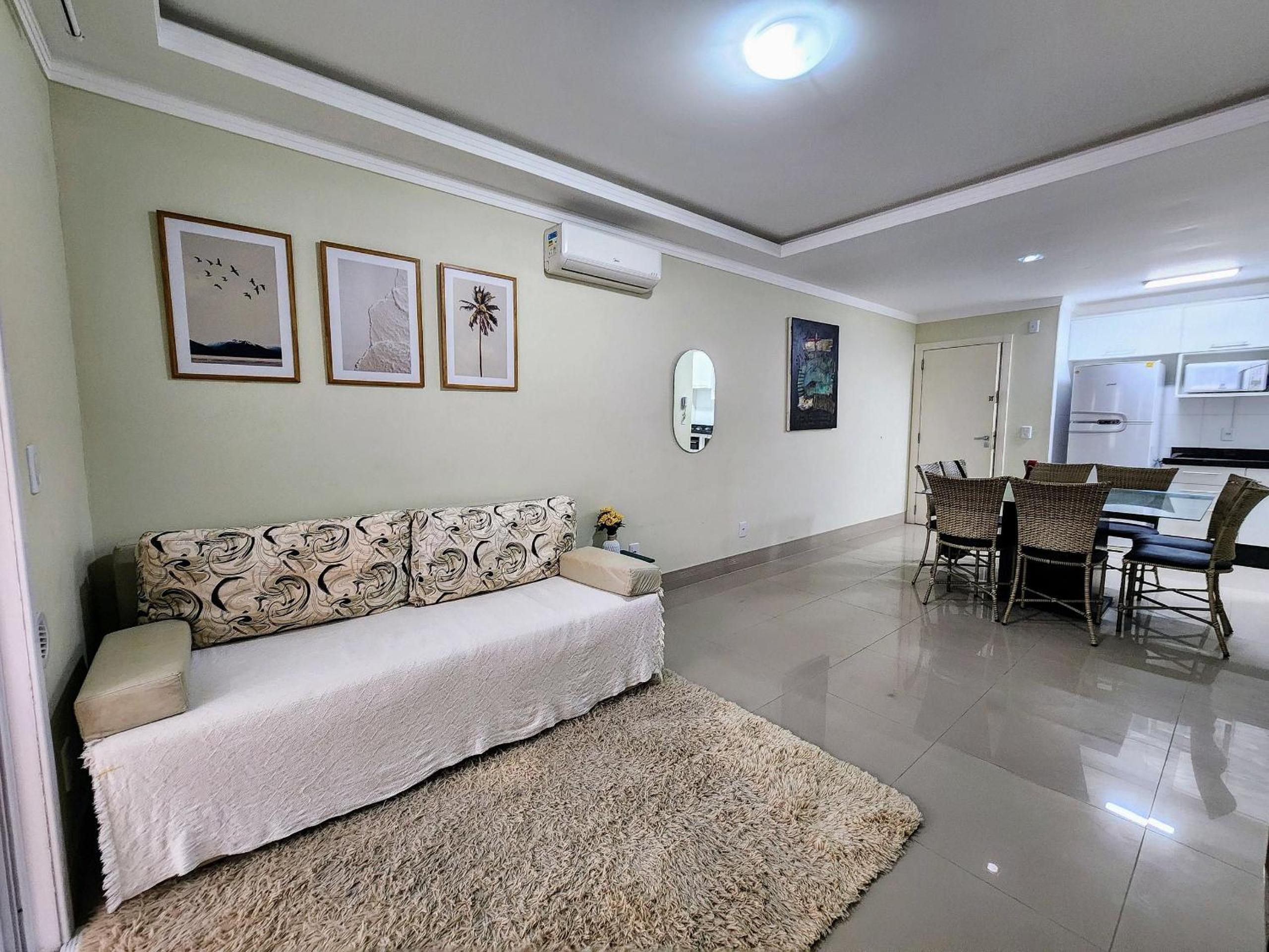 Lindo e com piscina, 100m 4 Ilhas, 3 quartos, 2 vagas, até 7 pessoas