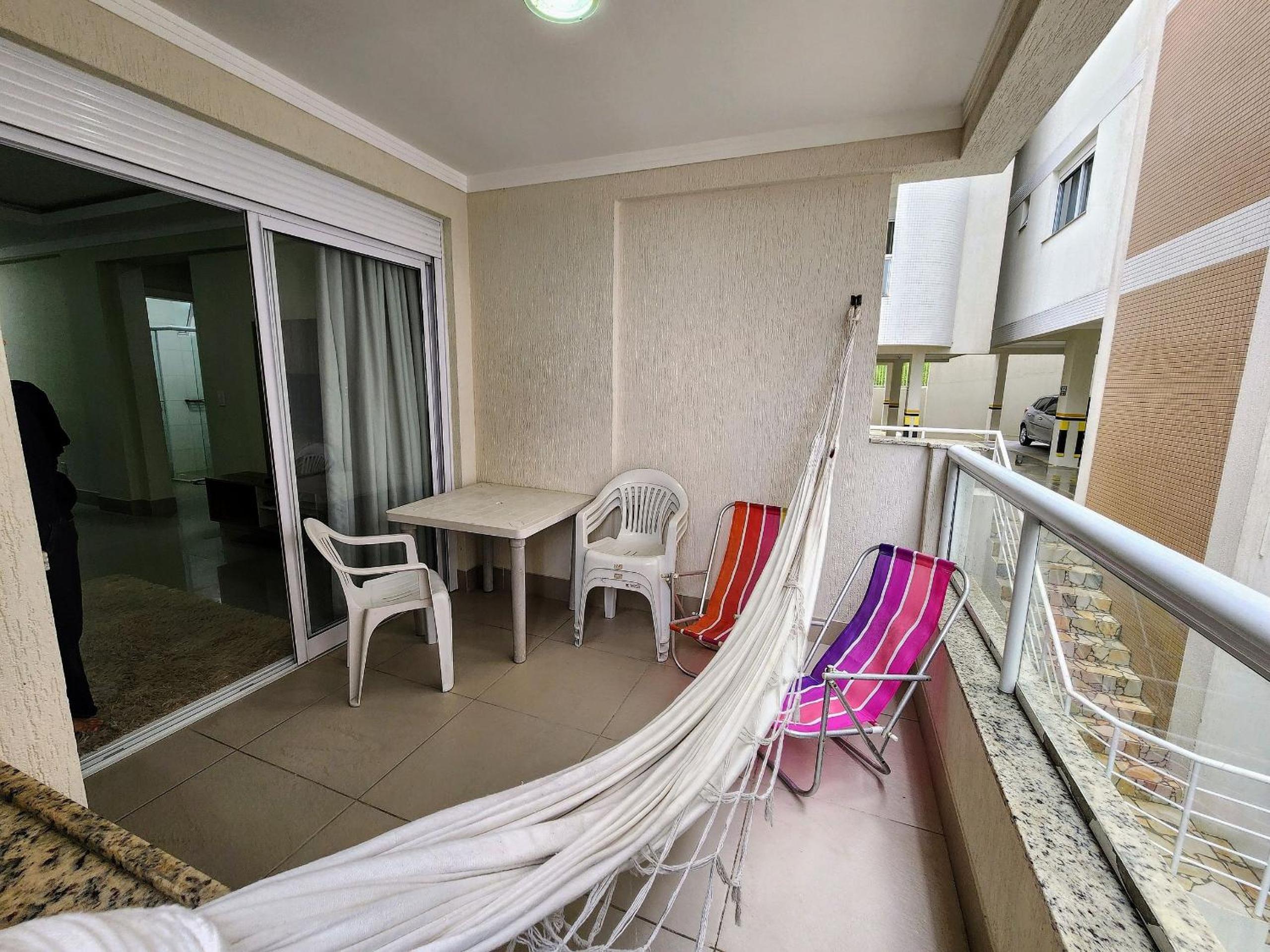 Lindo e com piscina, 100m 4 Ilhas, 3 quartos, 2 vagas, até 7 pessoas