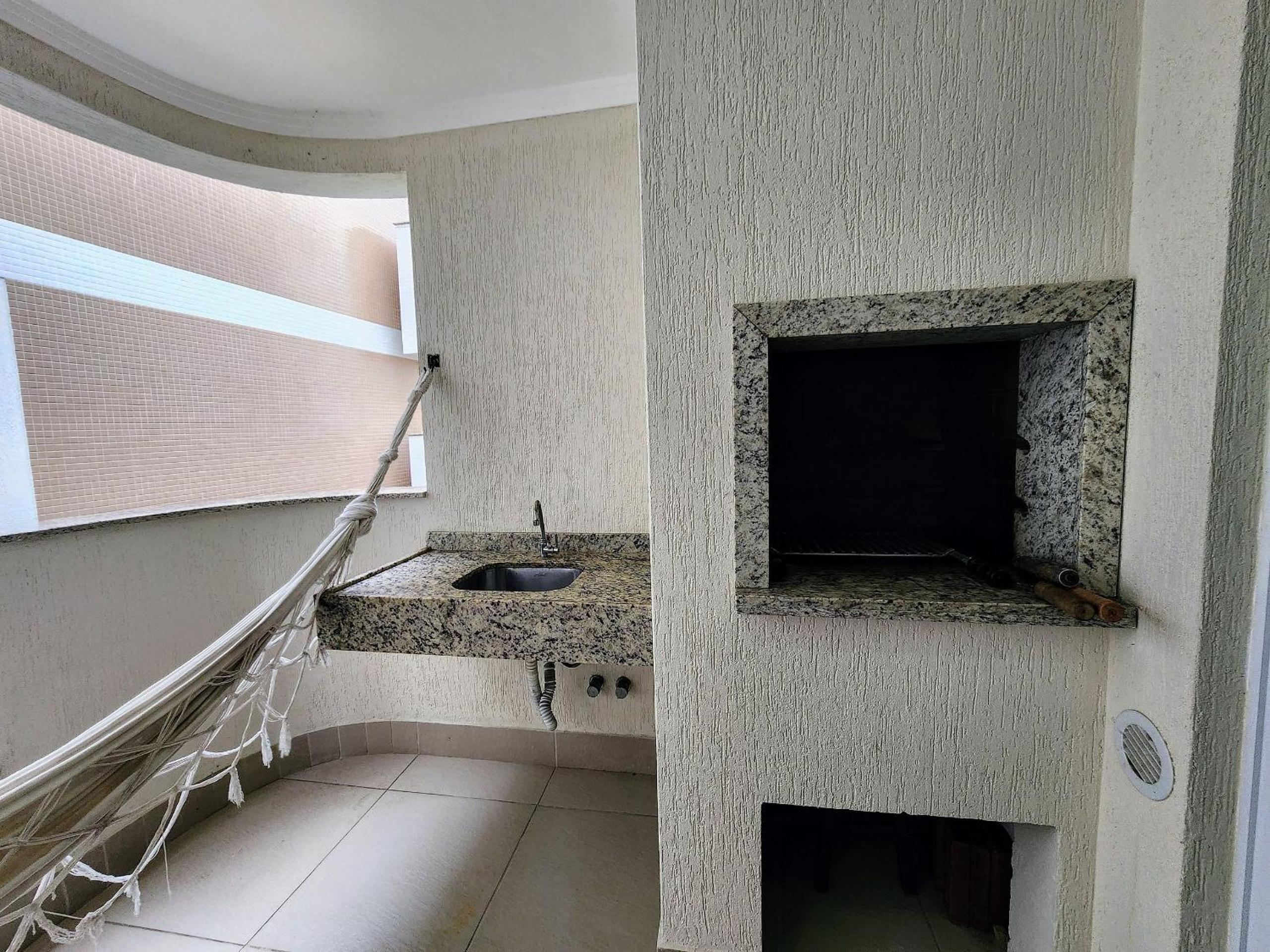 Lindo e com piscina, 100m 4 Ilhas, 3 quartos, 2 vagas, até 7 pessoas