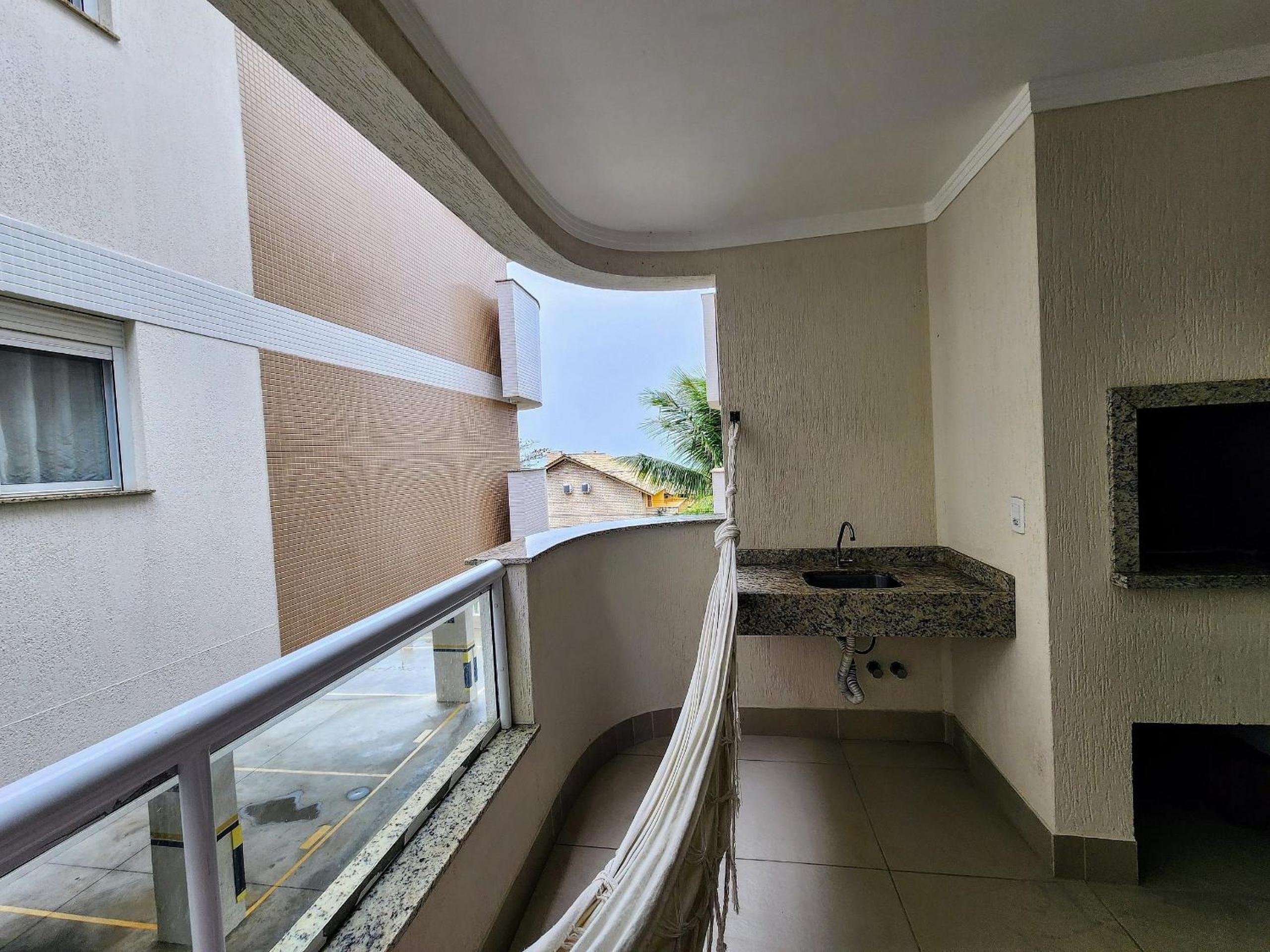 Lindo e com piscina, 100m 4 Ilhas, 3 quartos, 2 vagas, até 7 pessoas