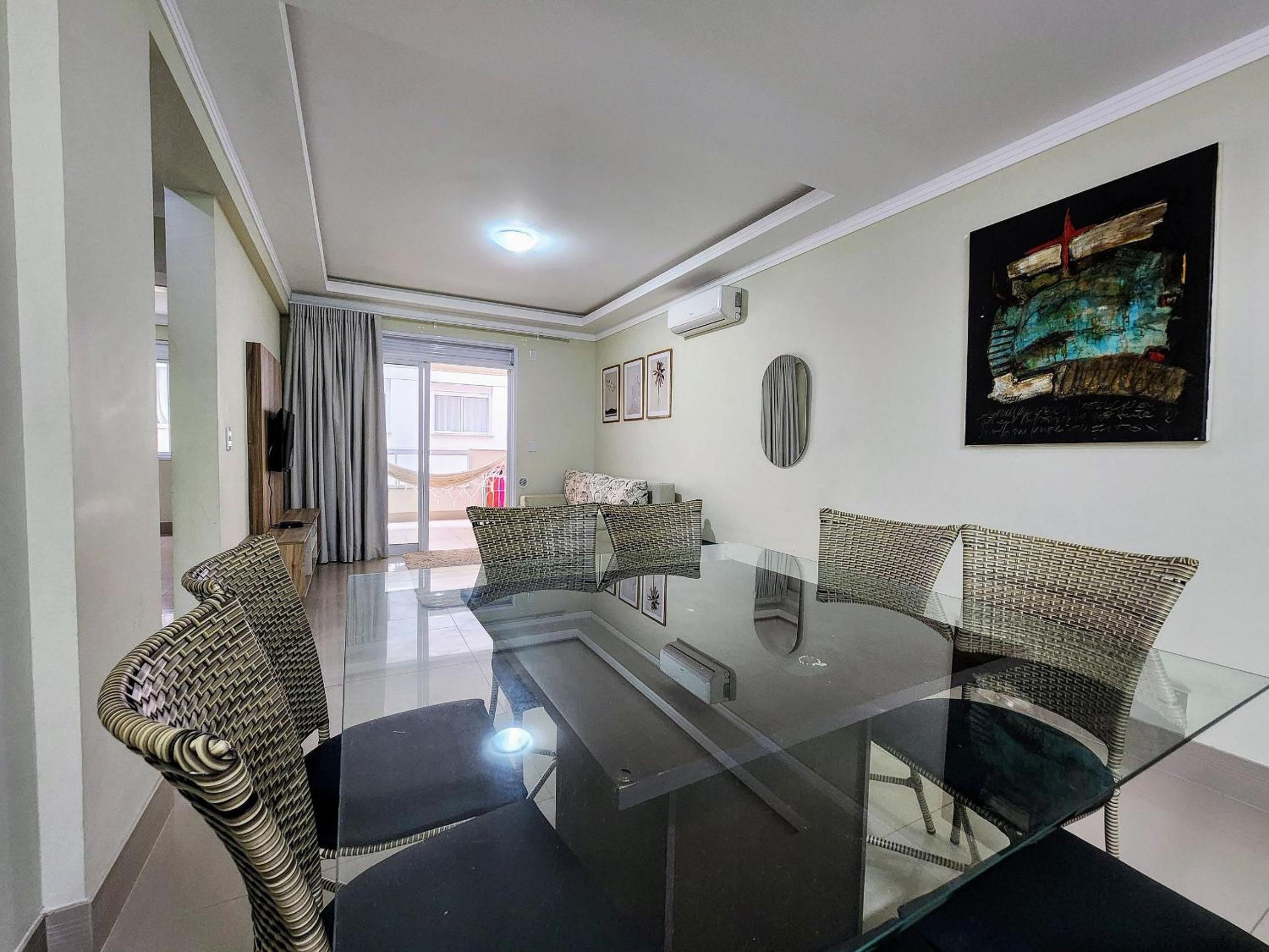 Lindo e com piscina, 100m 4 Ilhas, 3 quartos, 2 vagas, até 7 pessoas