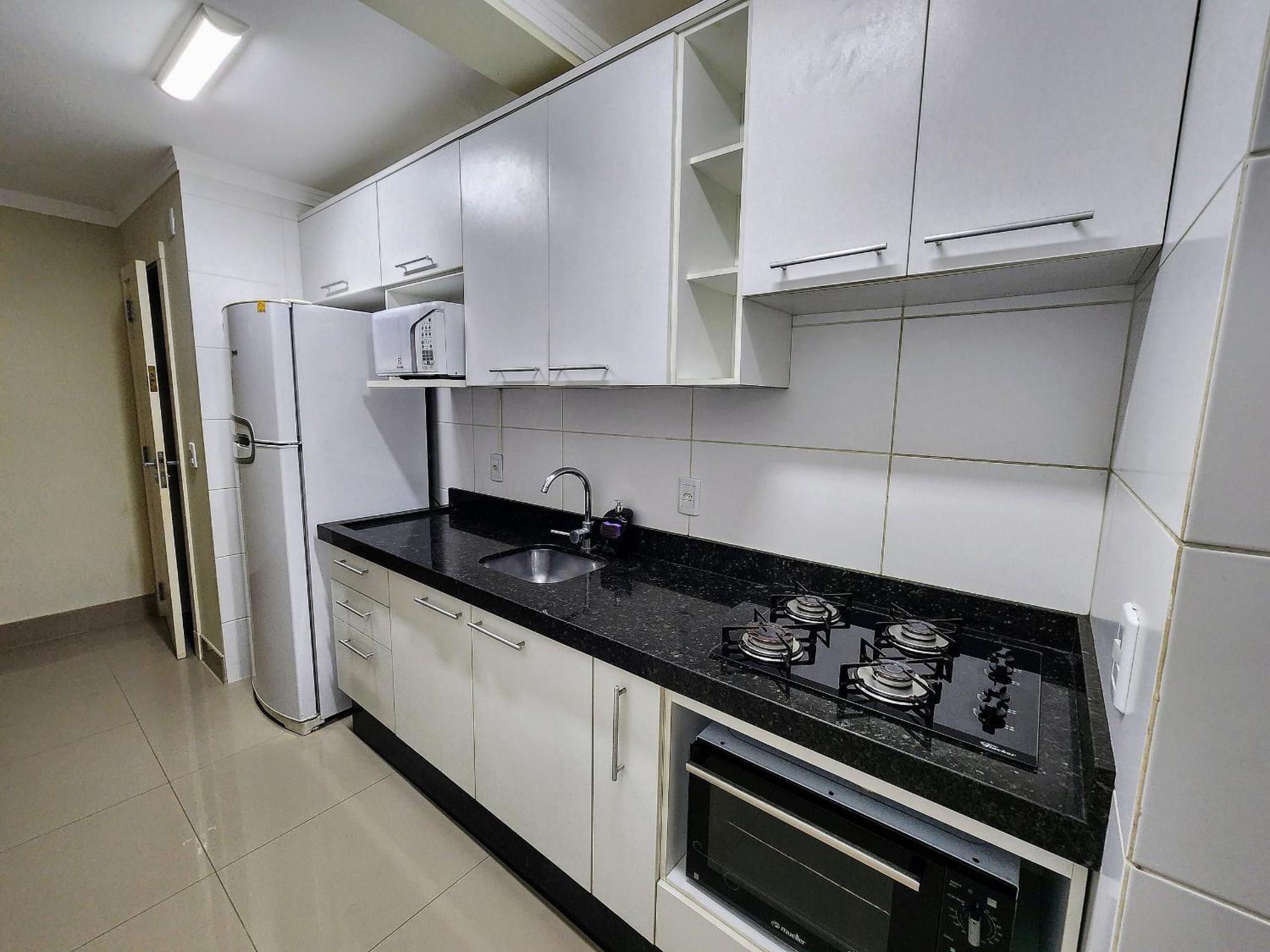 Lindo e com piscina, 100m 4 Ilhas, 3 quartos, 2 vagas, até 7 pessoas
