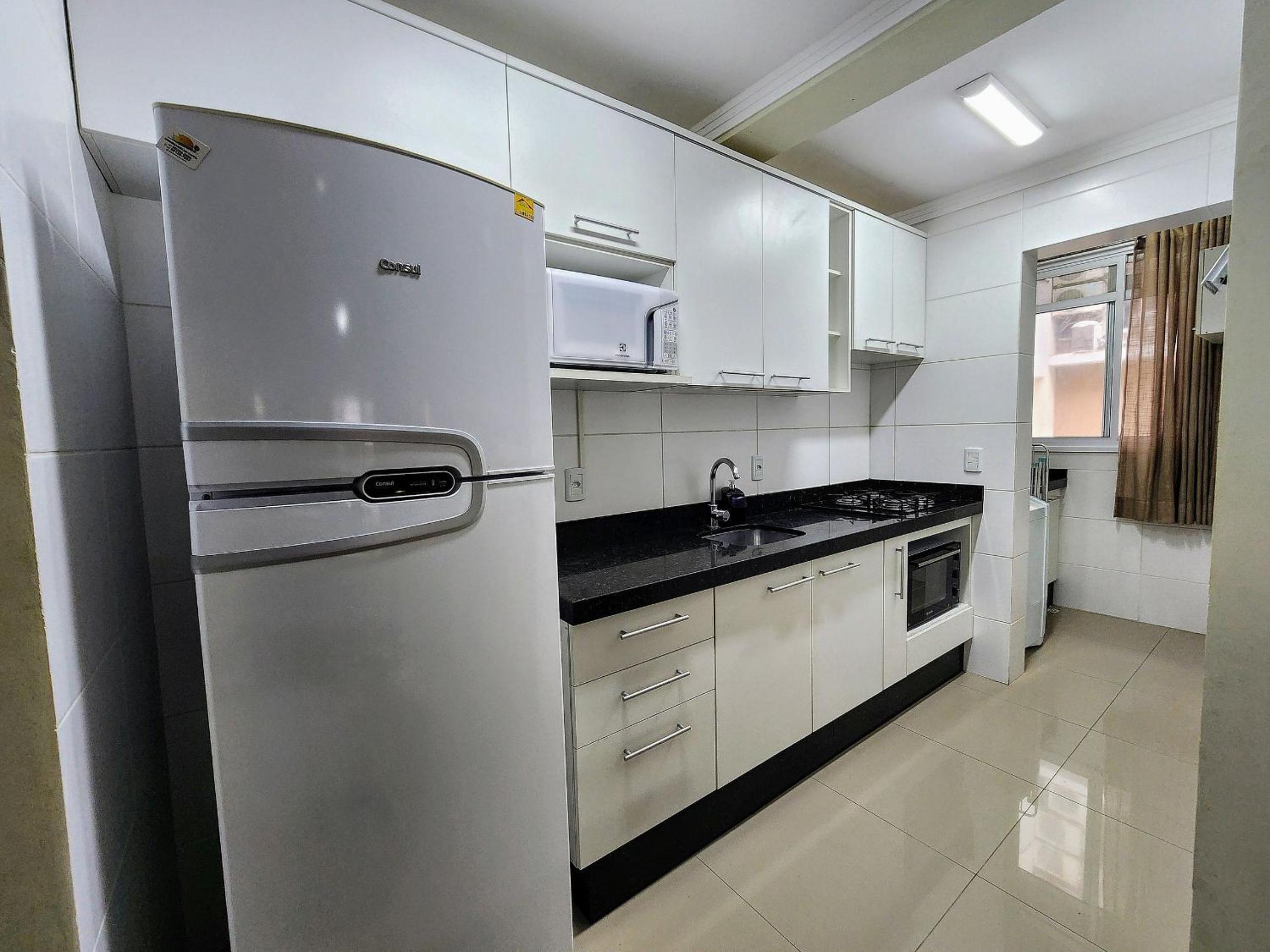 Lindo e com piscina, 100m 4 Ilhas, 3 quartos, 2 vagas, até 7 pessoas