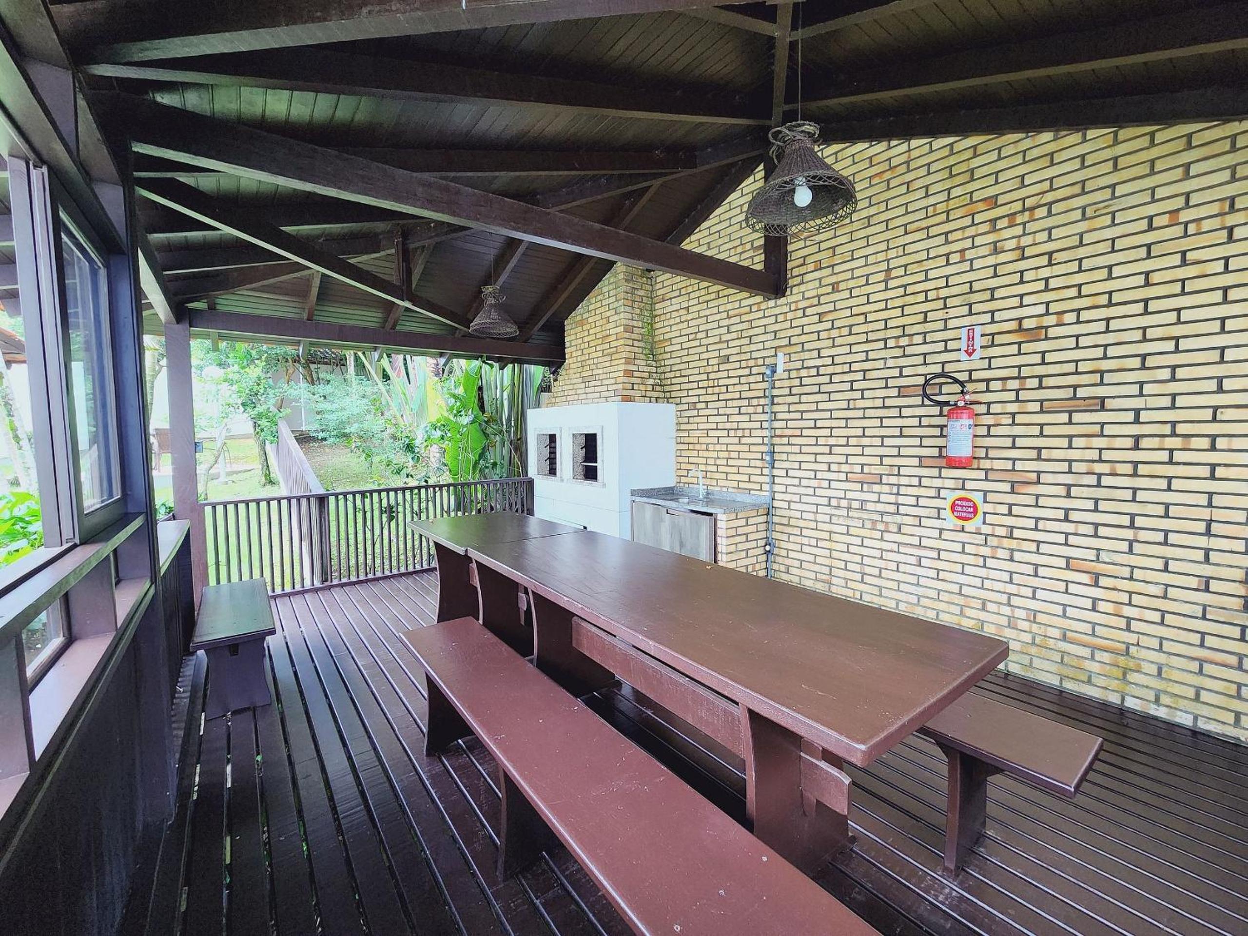 Lindo e com piscina, 100m 4 Ilhas, 3 quartos, 2 vagas, até 7 pessoas