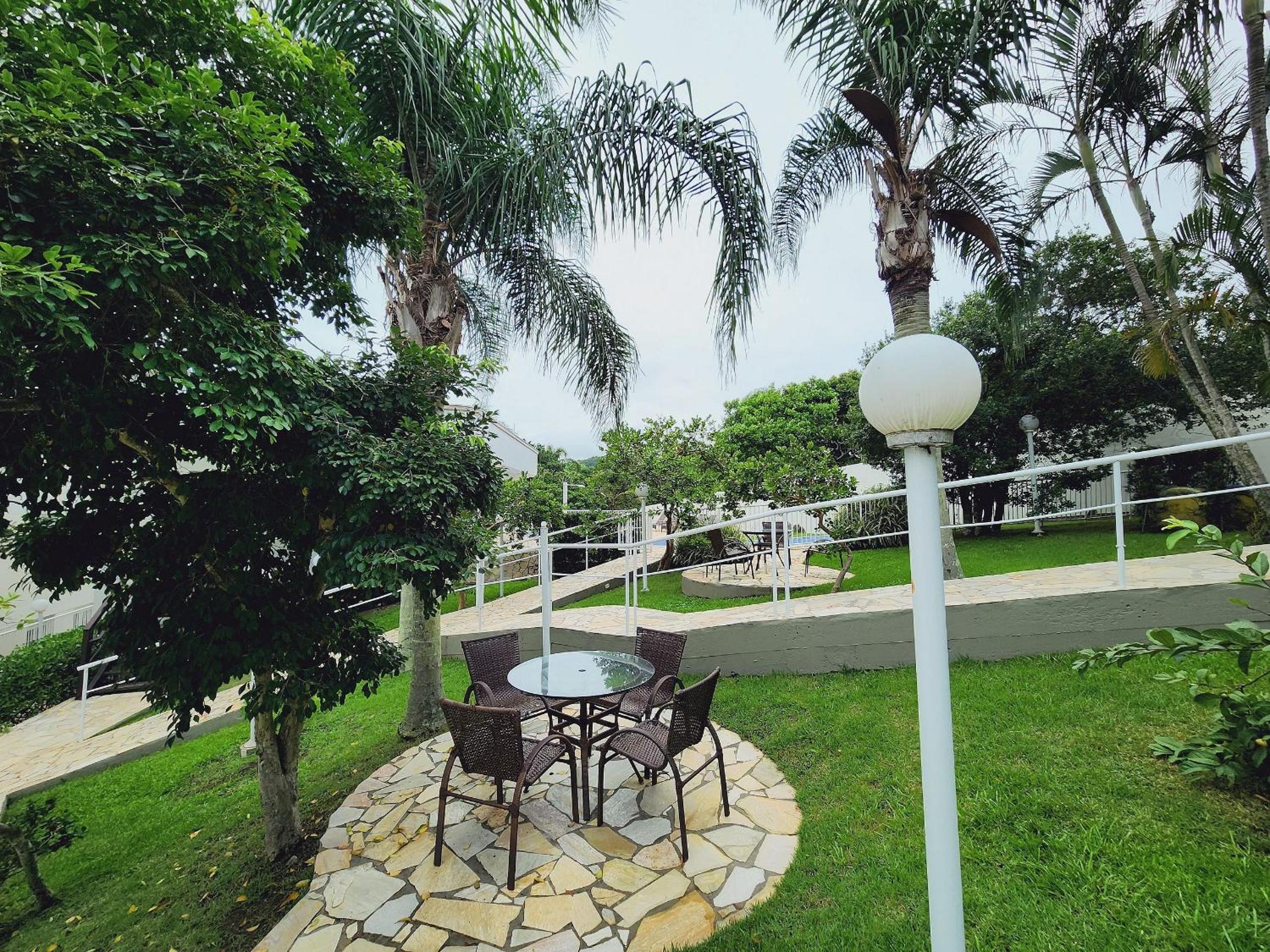 Lindo e com piscina, 100m 4 Ilhas, 3 quartos, 2 vagas, até 7 pessoas