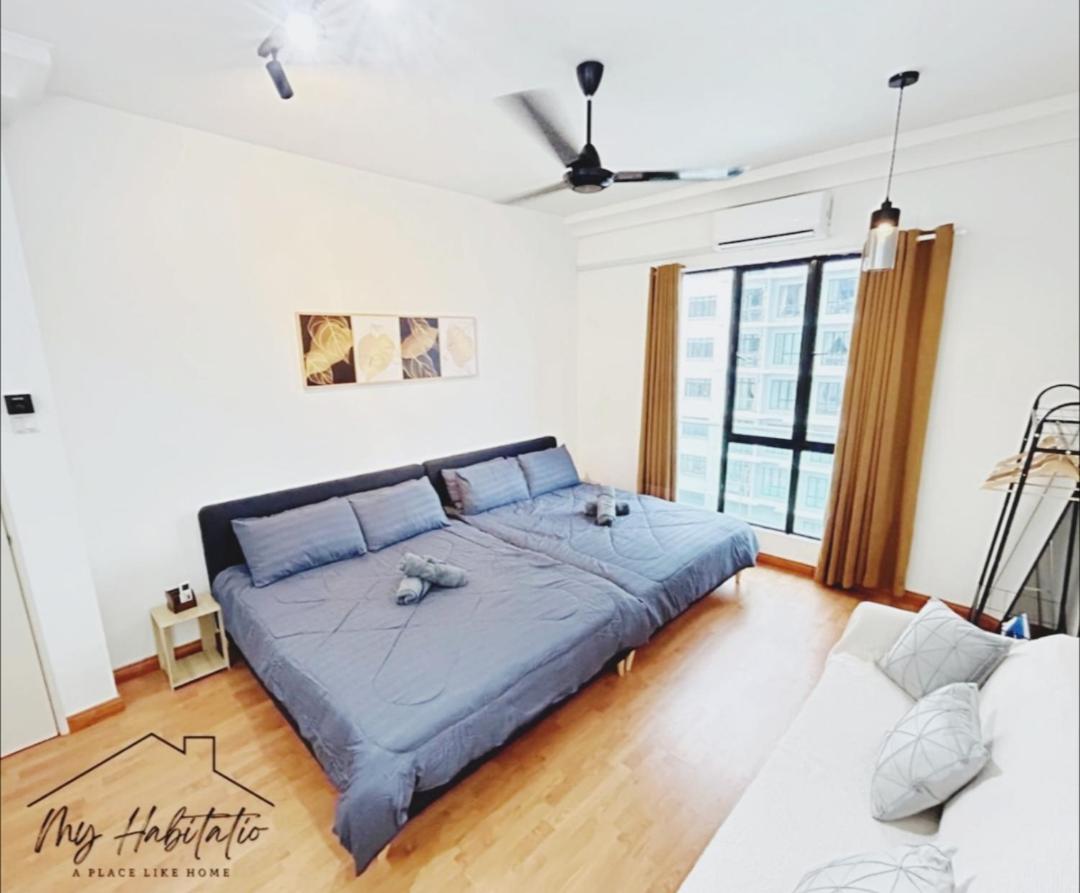 Huge Family Friendly 3BR Suite, PLATINO Service Apartment, Mins Walk to Paradigm Mall