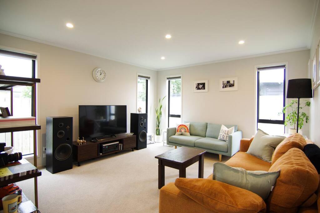 House in Hamilton view 5