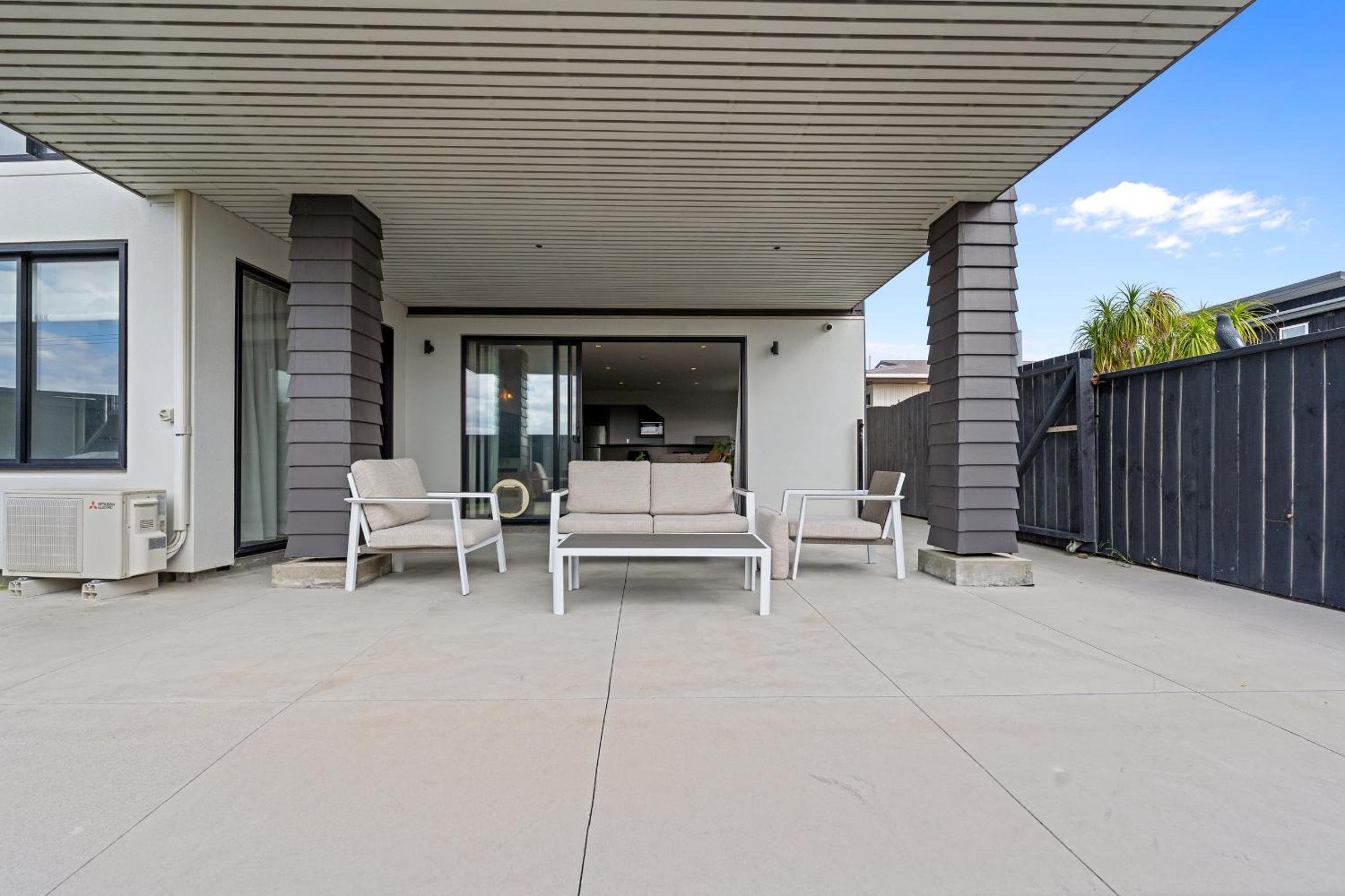Beachfront Paradise - Papamoa Beach Holiday Home view 3