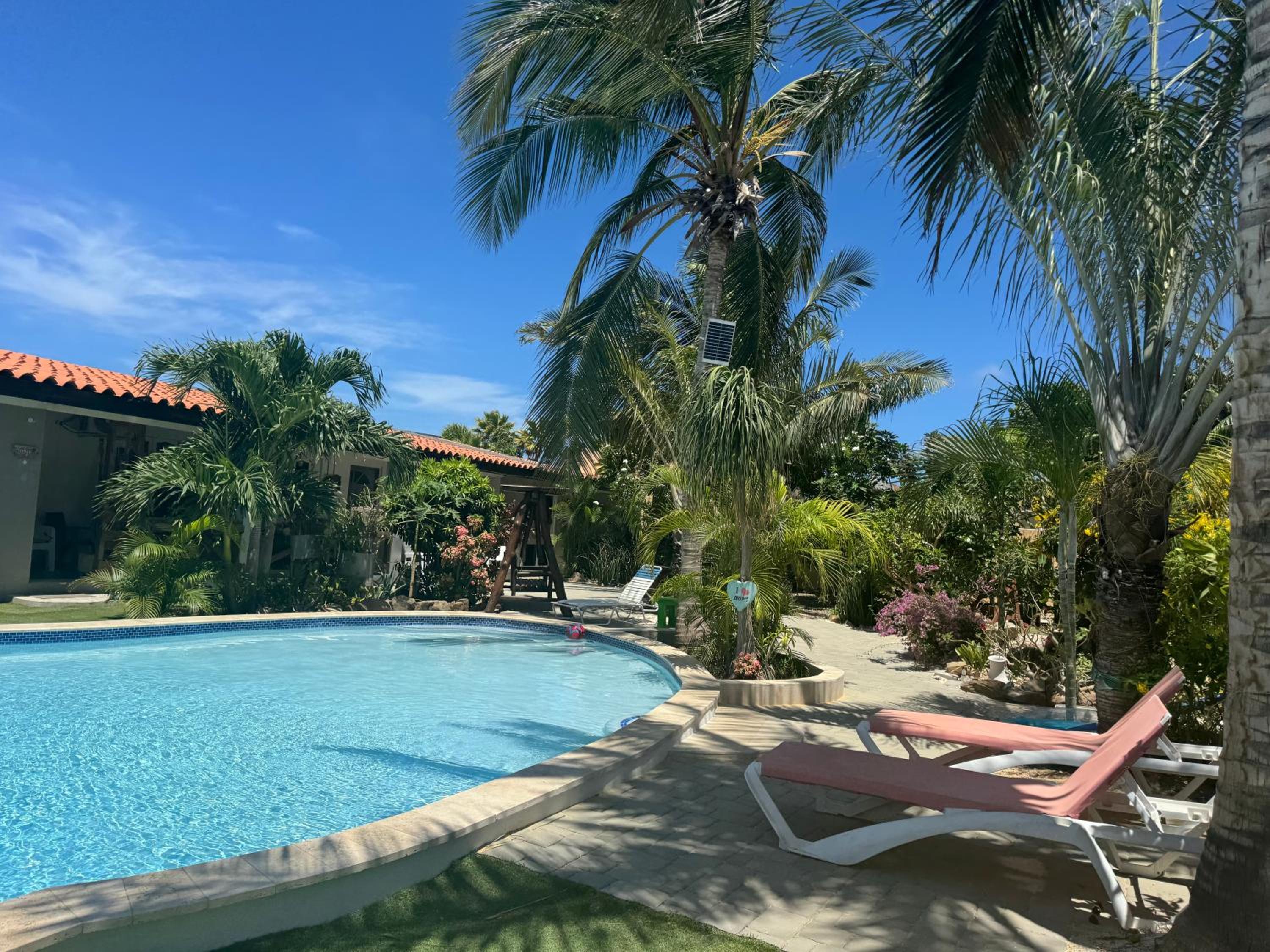 Casalina Garden 2 blocks to Palm Beach & Kitesurfing school