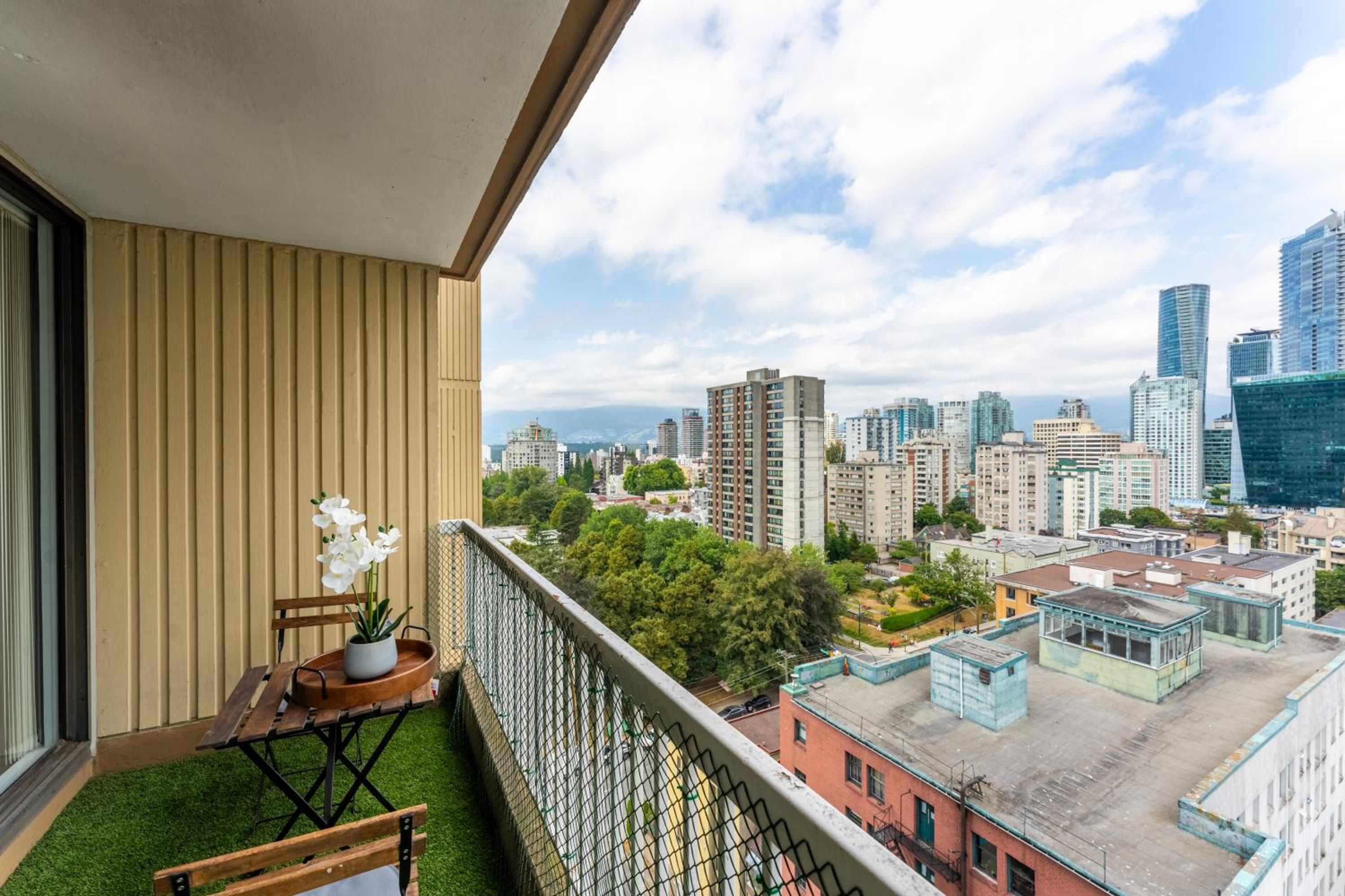 Stunning City View from Modern 2 Bedroom Downtown Apartment