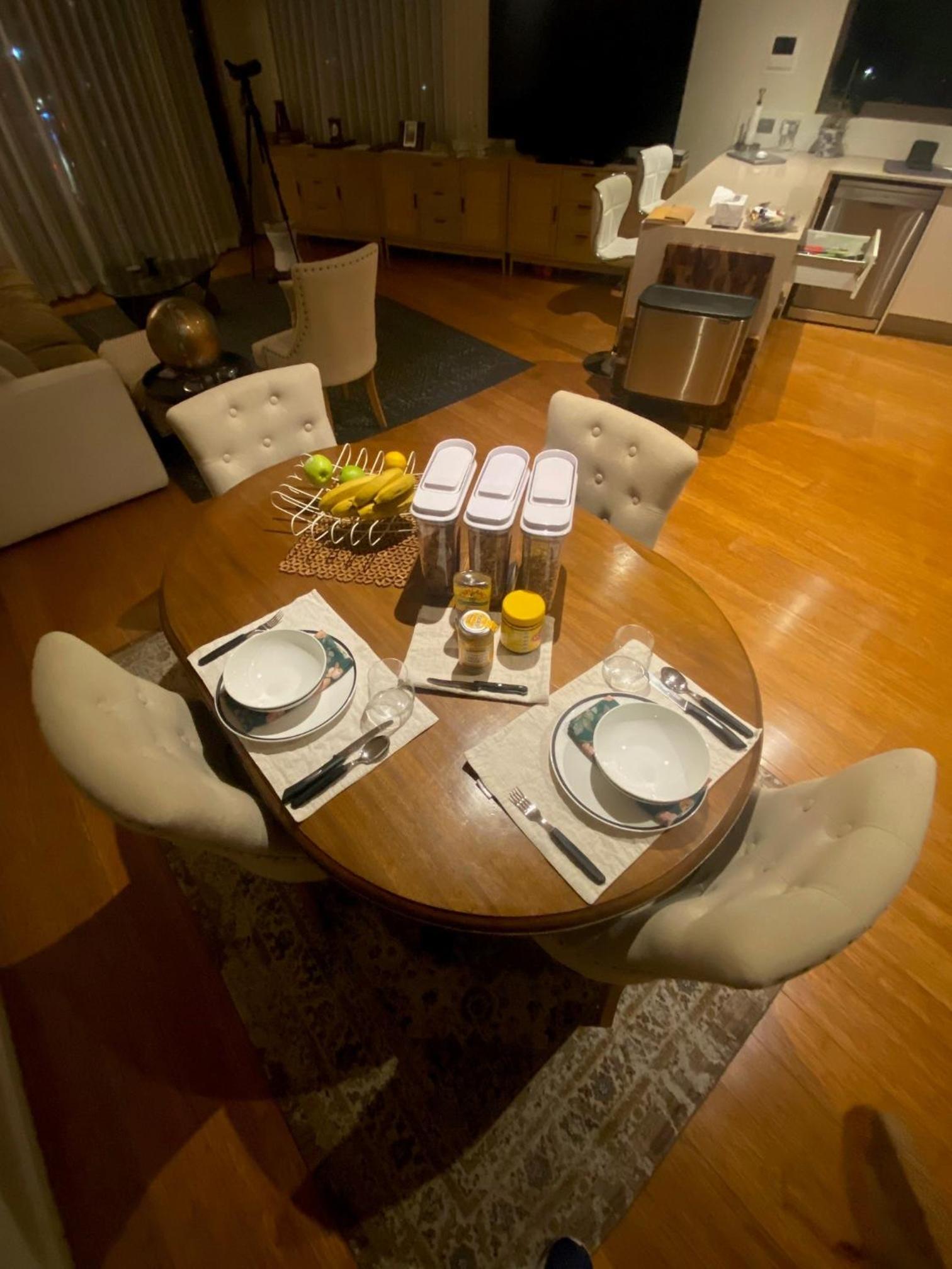 It's Paradise Here, Private Room with Breakfast and 2 cats