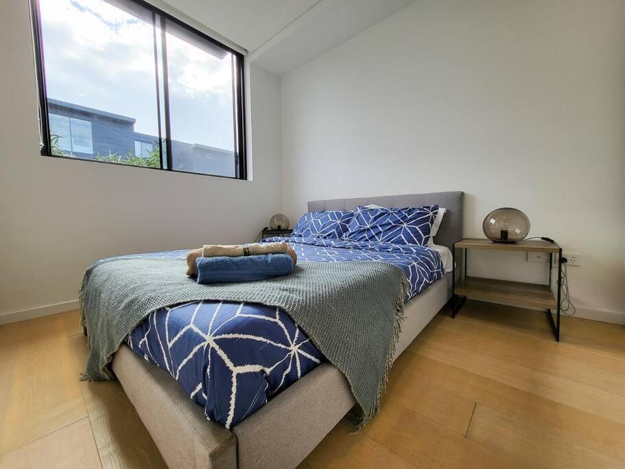 Your Quiet Penthouse with High Ceiling Split Level