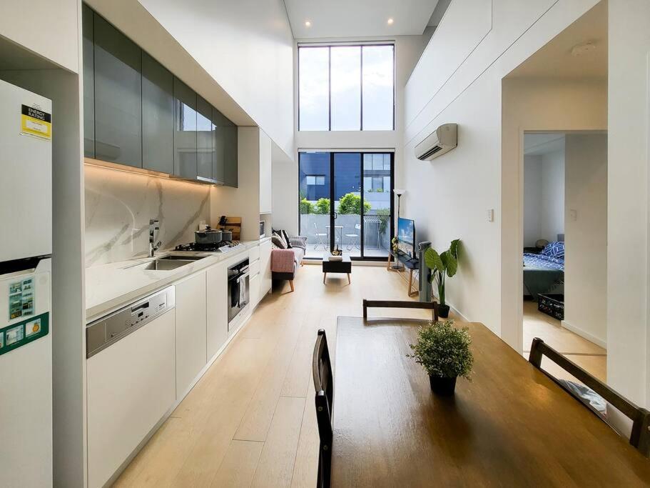 Your Quiet Penthouse with High Ceiling Split Level