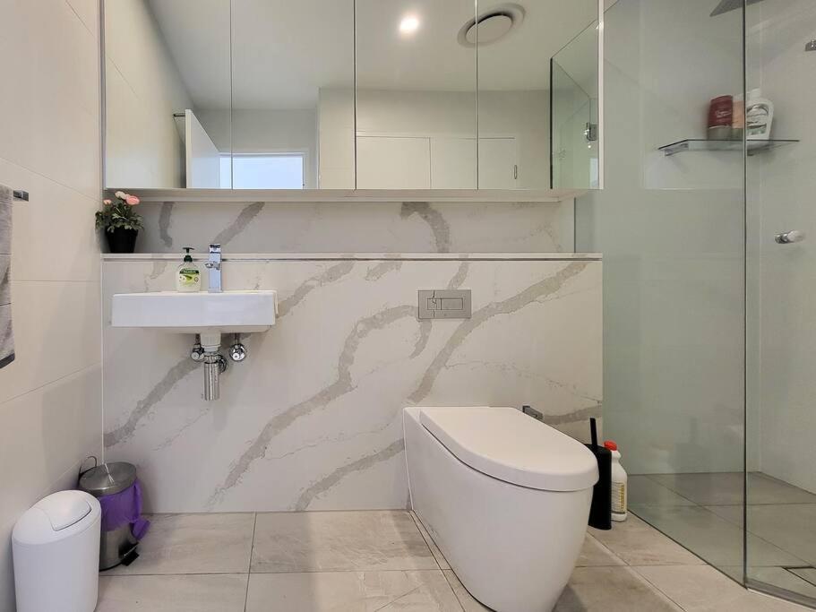 Your Quiet Penthouse with High Ceiling Split Level