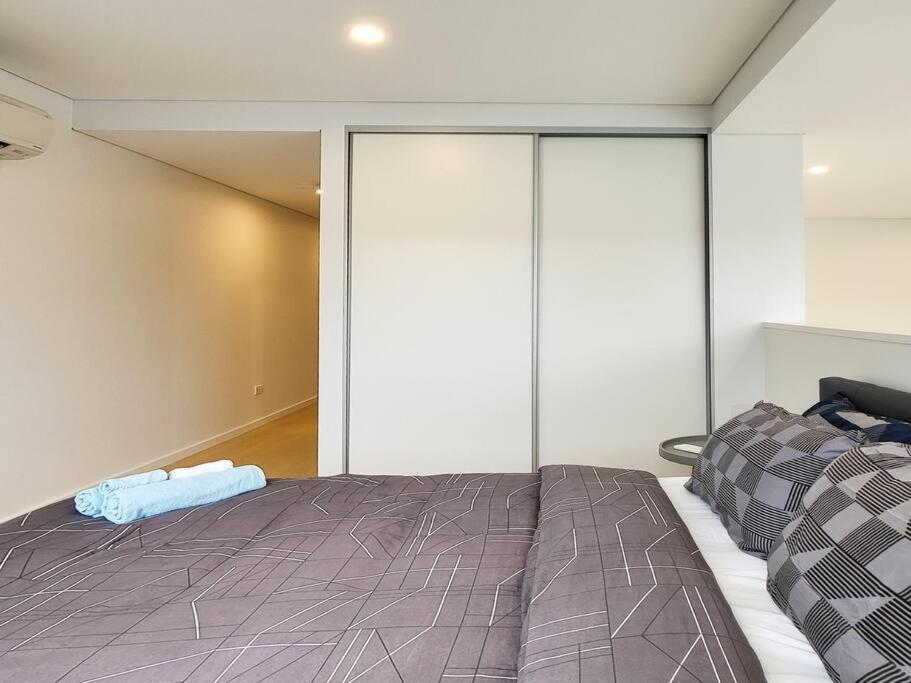 Your Quiet Penthouse with High Ceiling Split Level