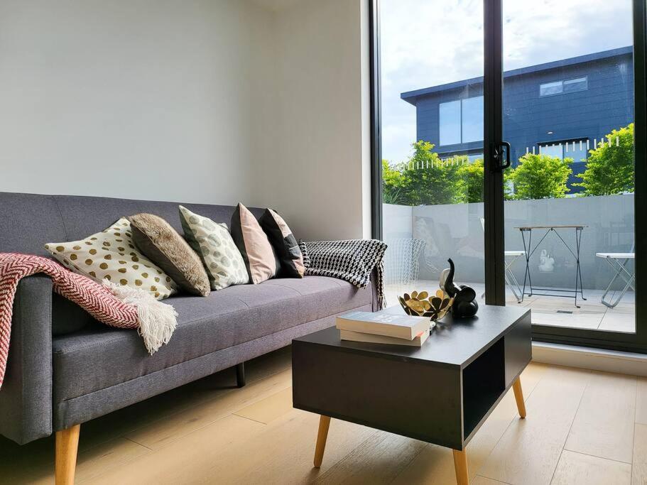 Your Quiet Penthouse with High Ceiling Split Level