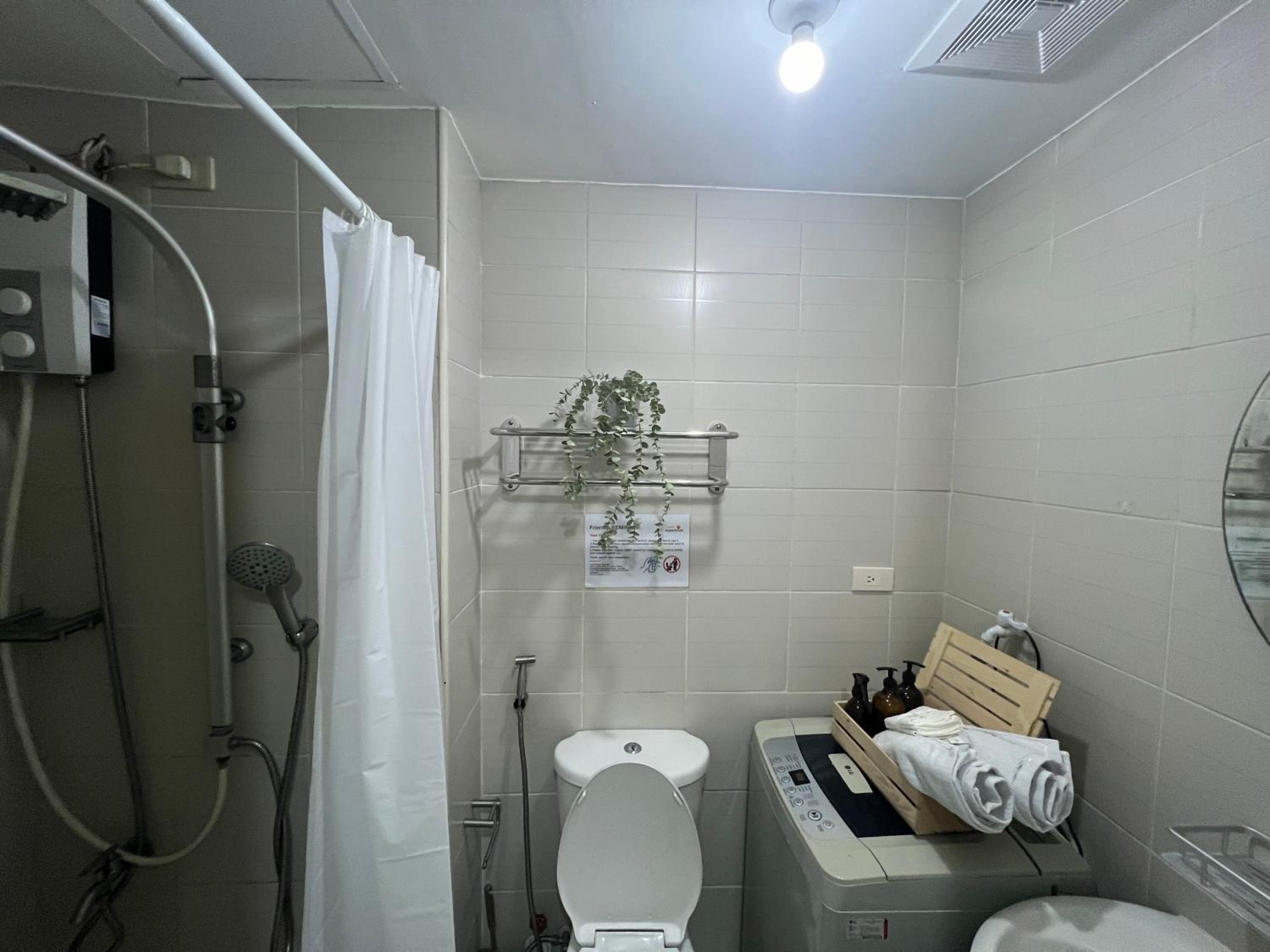 Cozy 1 Bedroom Makati Condo with Balcony Wifi view 3