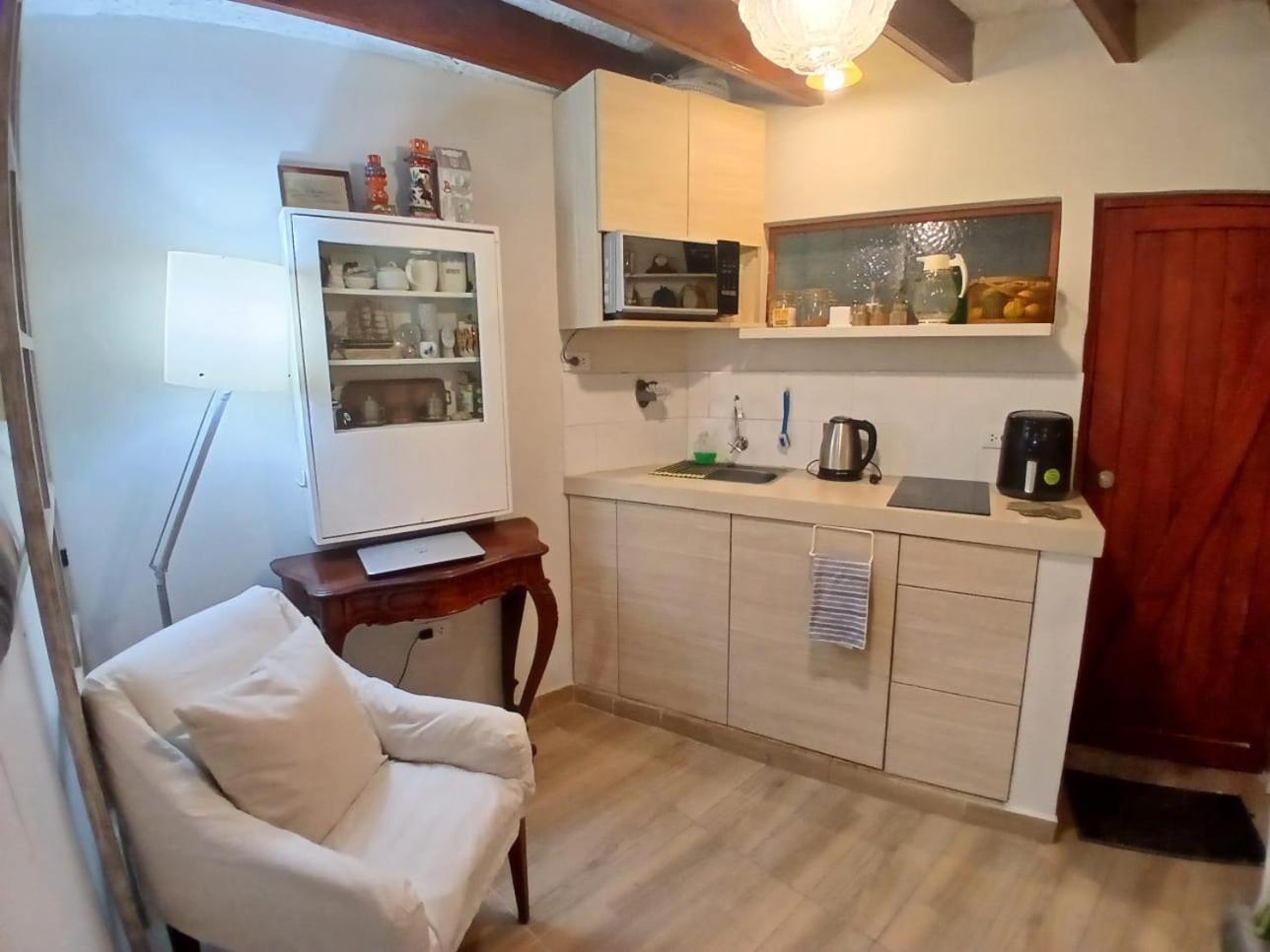 Centric, private, petfriendly budget apartments in Miraflores view 2