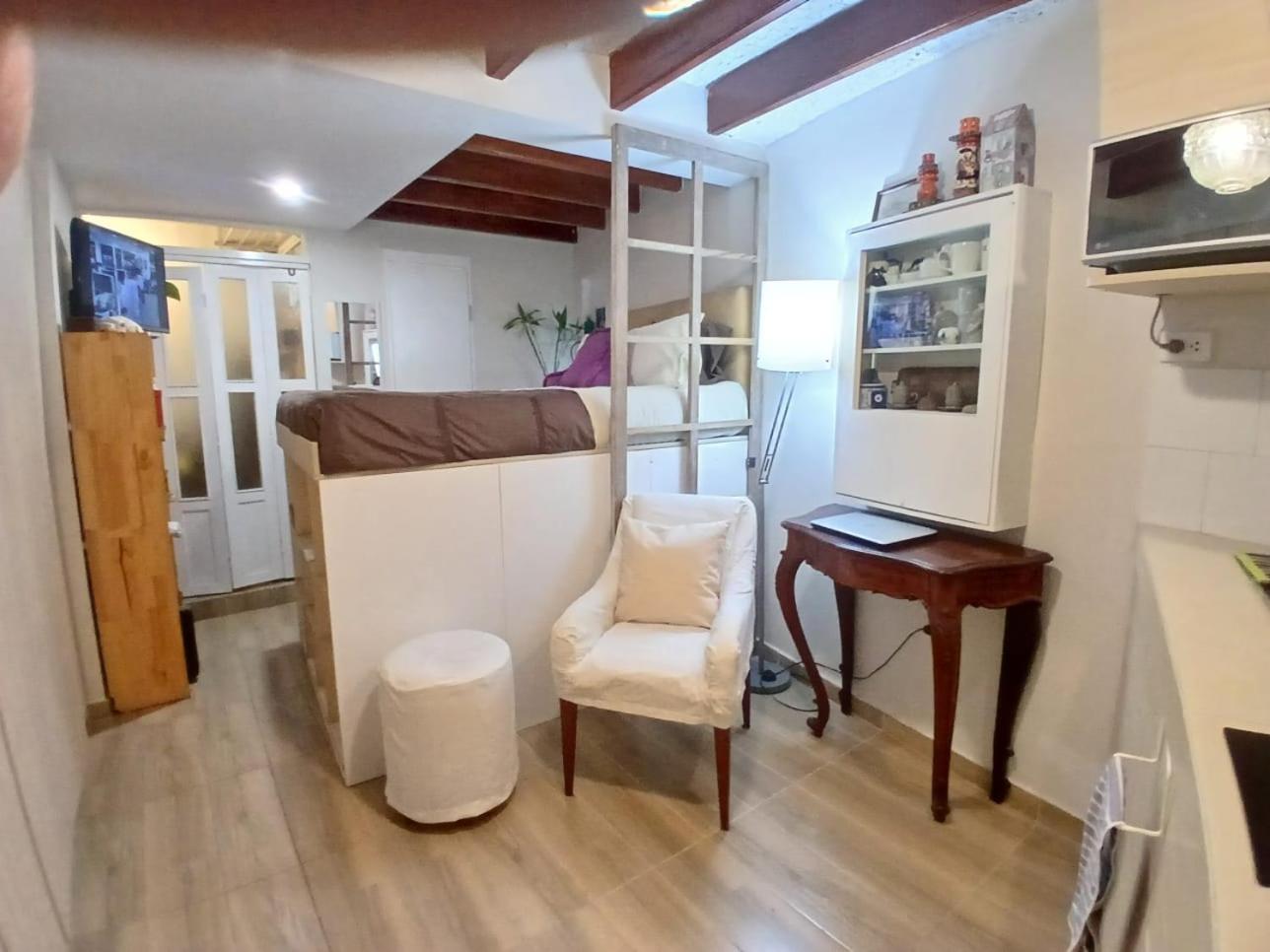 Centric, private, petfriendly budget apartments in Miraflores view 3