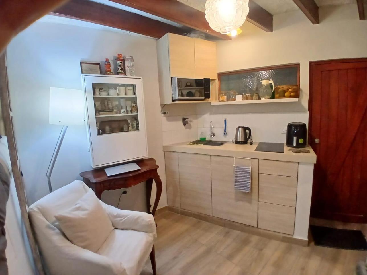 Centric, private, petfriendly budget apartments in Miraflores view 4