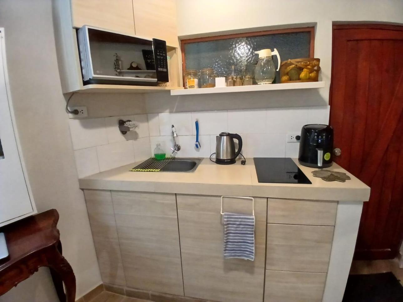 Centric, private, petfriendly budget apartments in Miraflores view 5