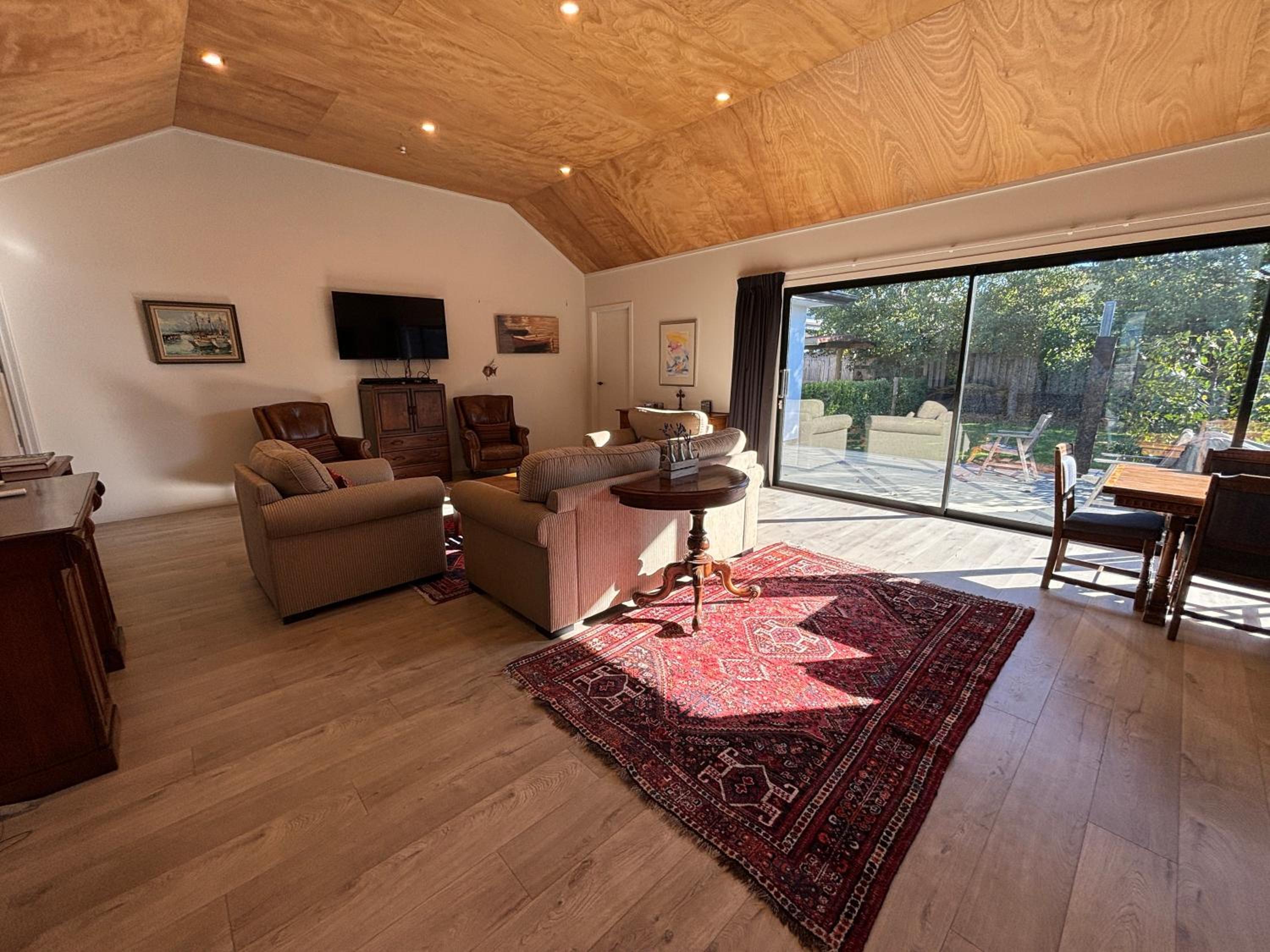 Pedal and Play - Cromwell Holiday Home view 5