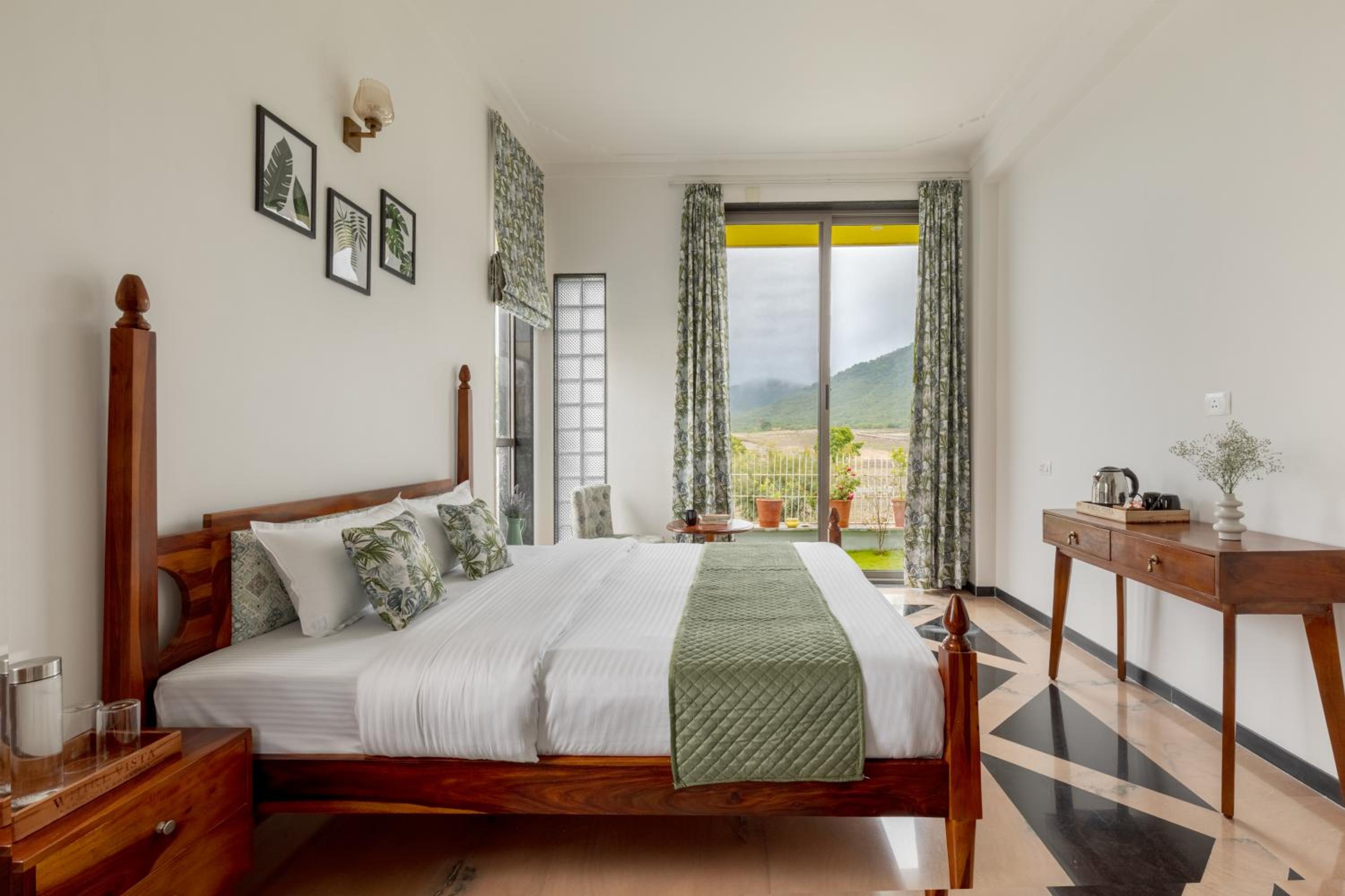 Whirl Vista- 5 BHK with Pool view 4