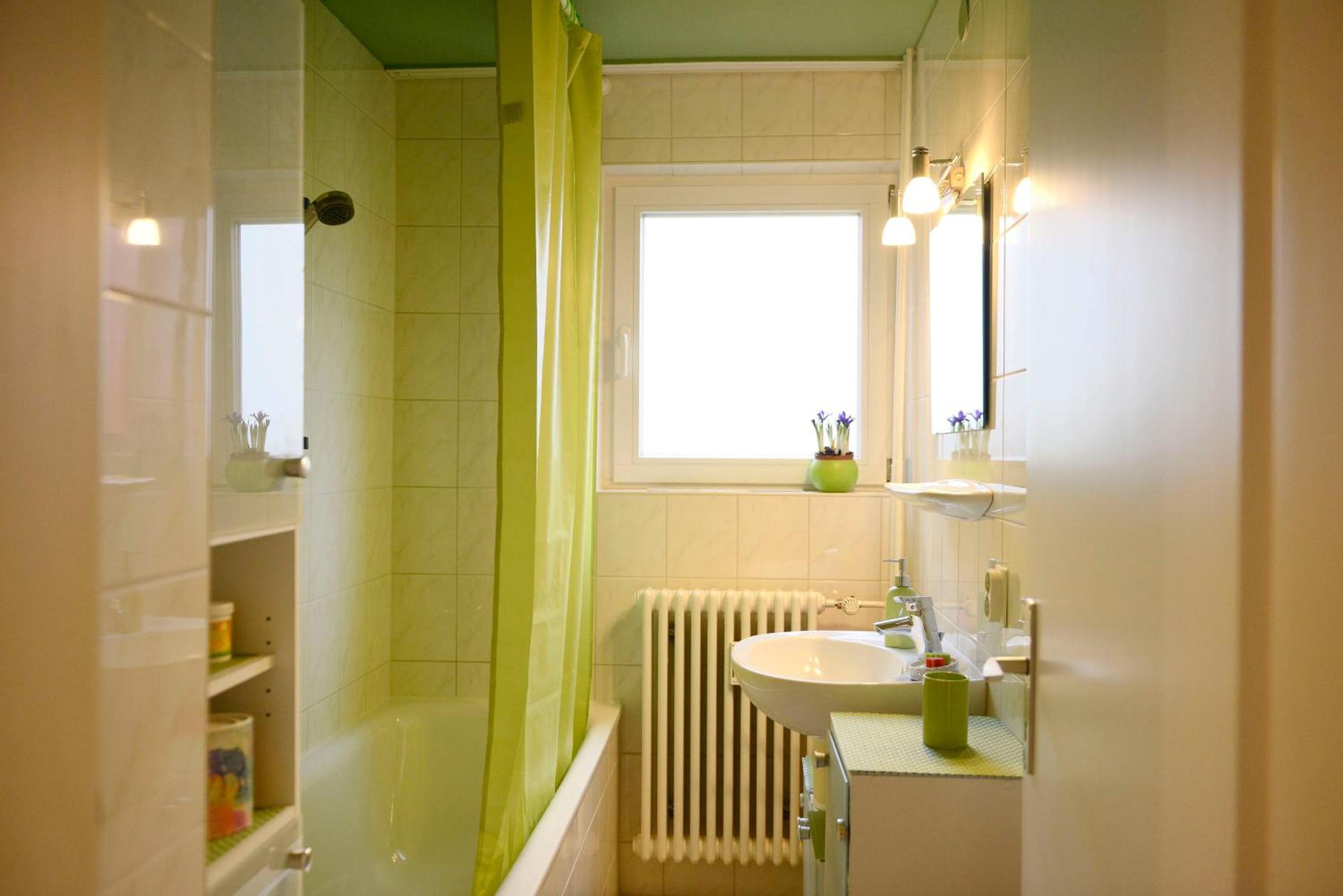 3-Raum-Ferienwohnung Auszeit, Badewanne WC, 82 qm, EG