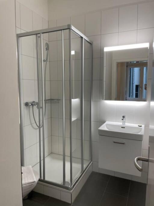 Elegant 2BR Apartment - Canal3