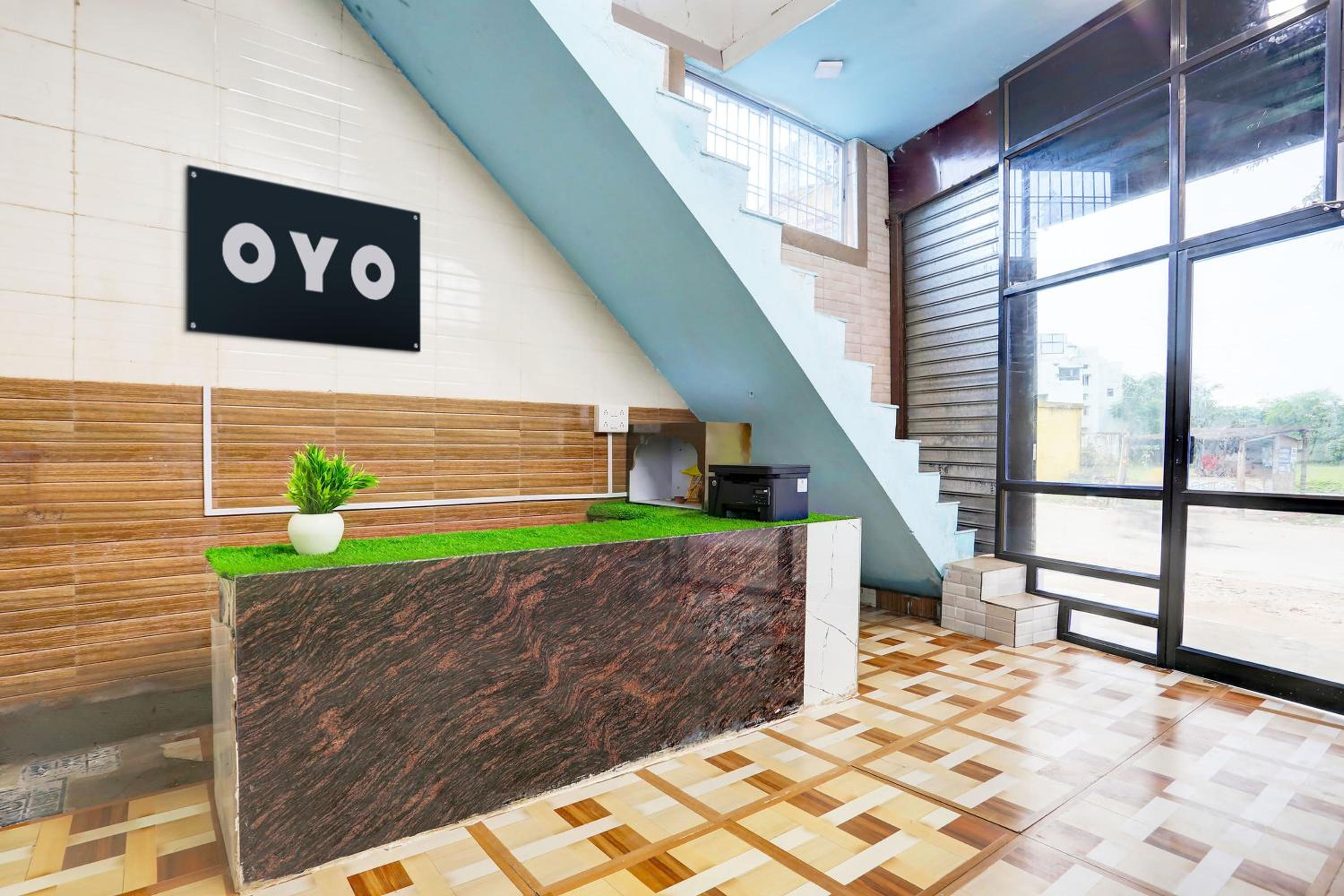 Lobby & Reception