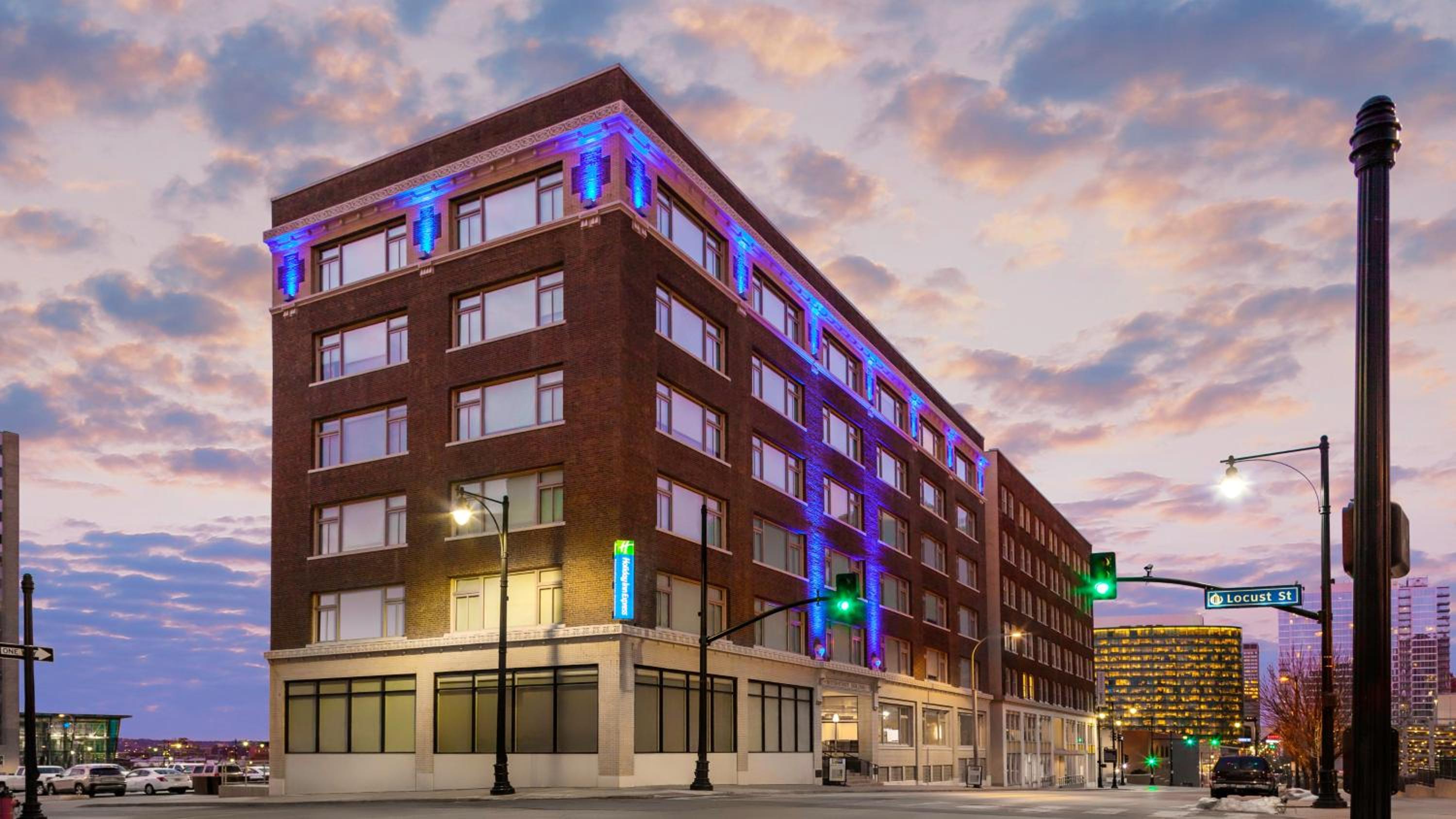 Hotel Holiday Inn Express - Kansas City Downtown, an IHG Hotel - Image 1