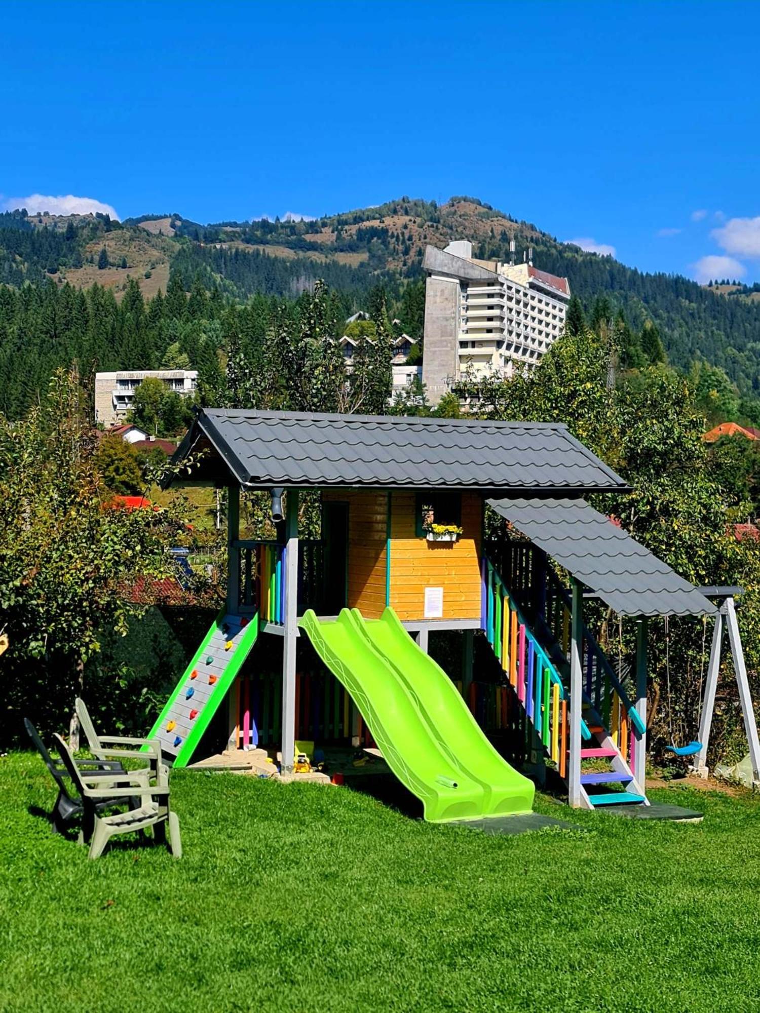 Vila Giulia Voineasa view 3