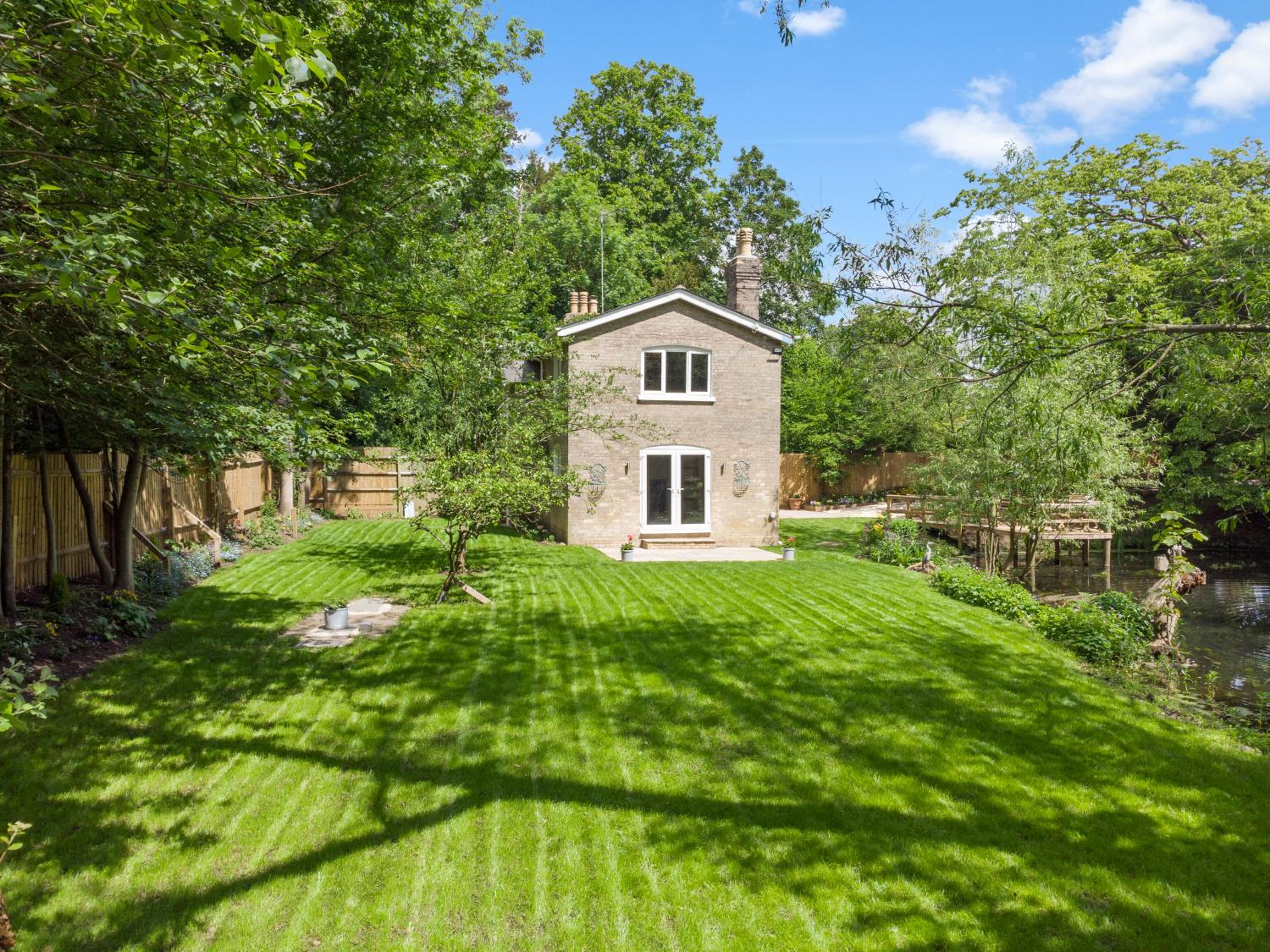 Stunning 2 Lodge Cottage retreat