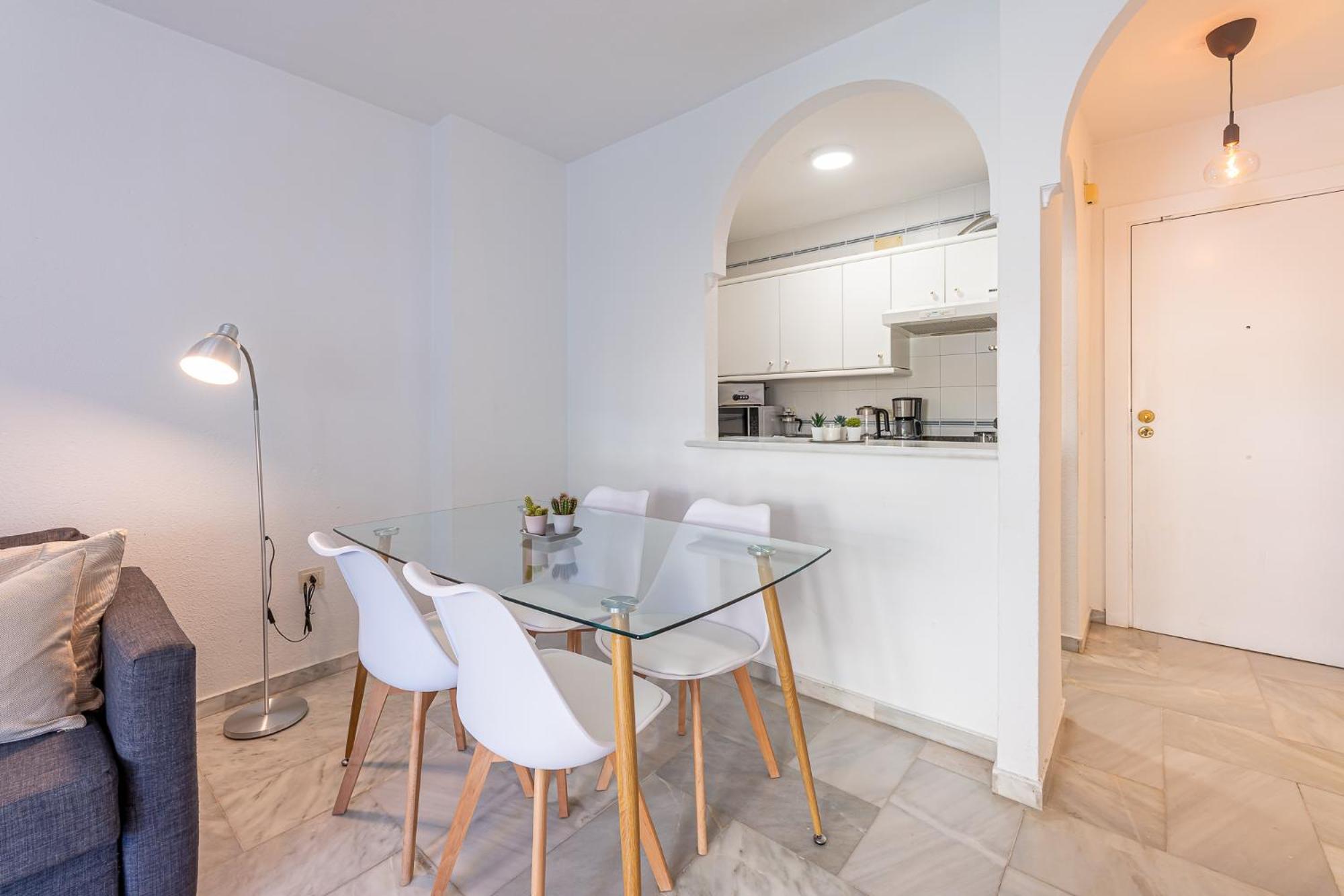 Carihuela Torremolinos with Pool and free Parking 5 m Beach view 4