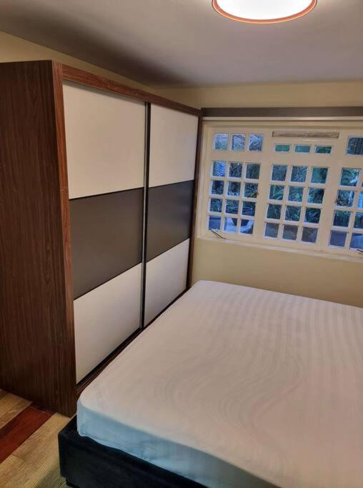 Cozy 1-Bed with Garden Oasis view 3