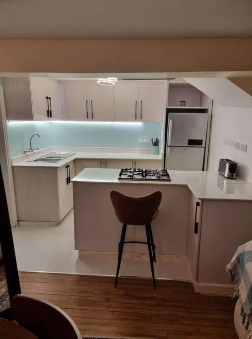 Cozy 1-Bed with Garden Oasis view 4