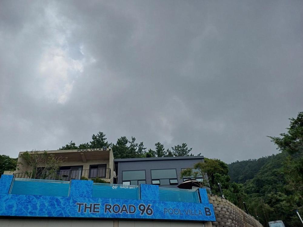 Road96 Caravan and Poolvilla