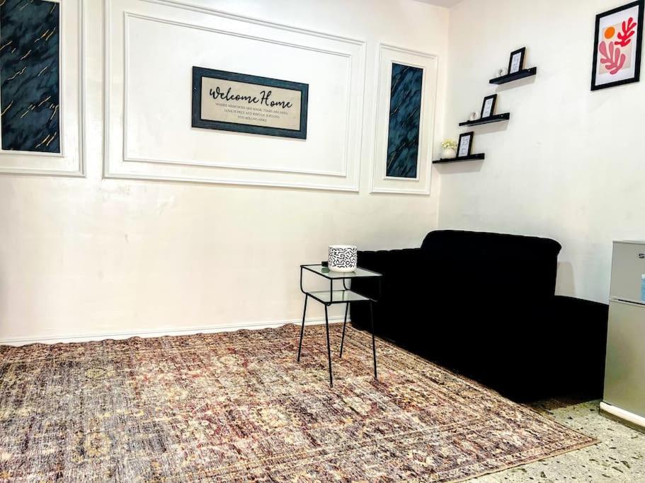 Minimalistic cozy Single room