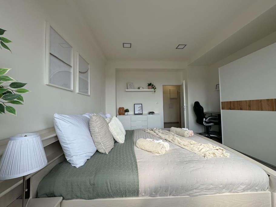 Rentero Modern APT City Hideaway