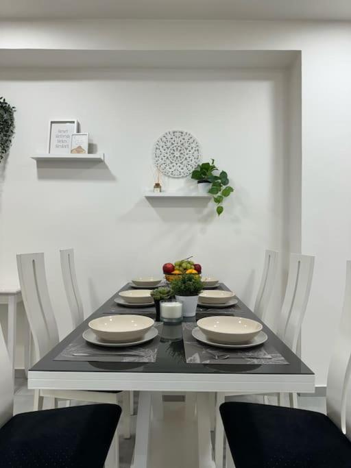 Rentero Modern APT City Hideaway