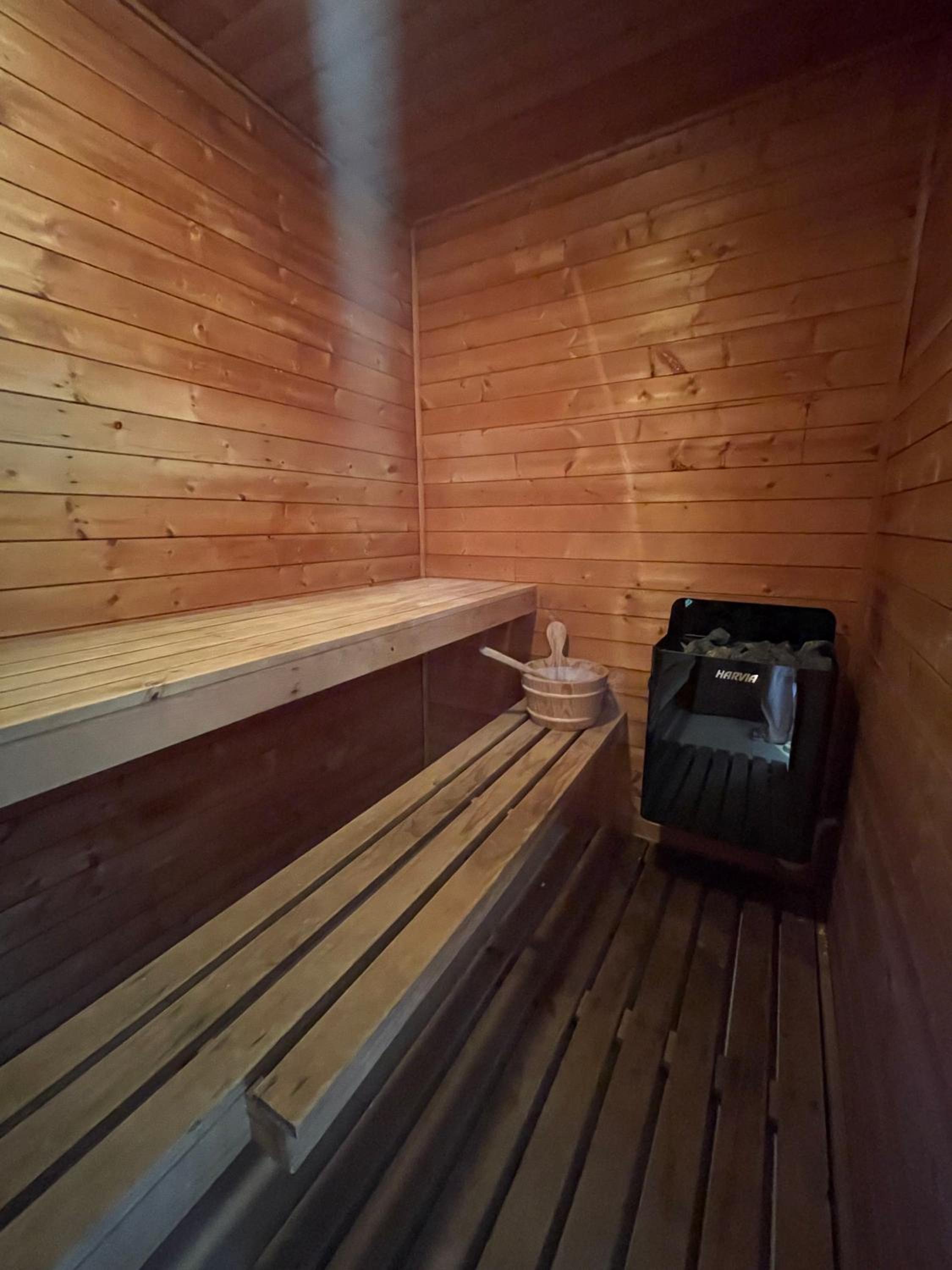 Hotel The Regency - Luxury Family Poolside Villa Brighton Beach - Image 1