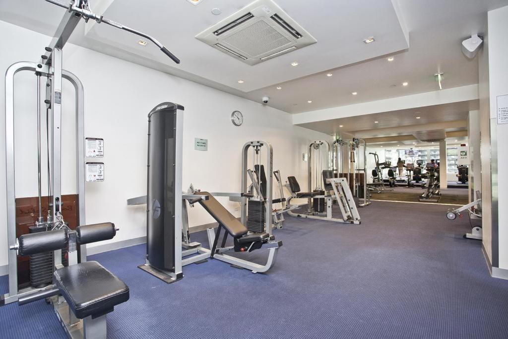 Serene Two Bedroom Apartment in Melbourne CBD with Free Parking