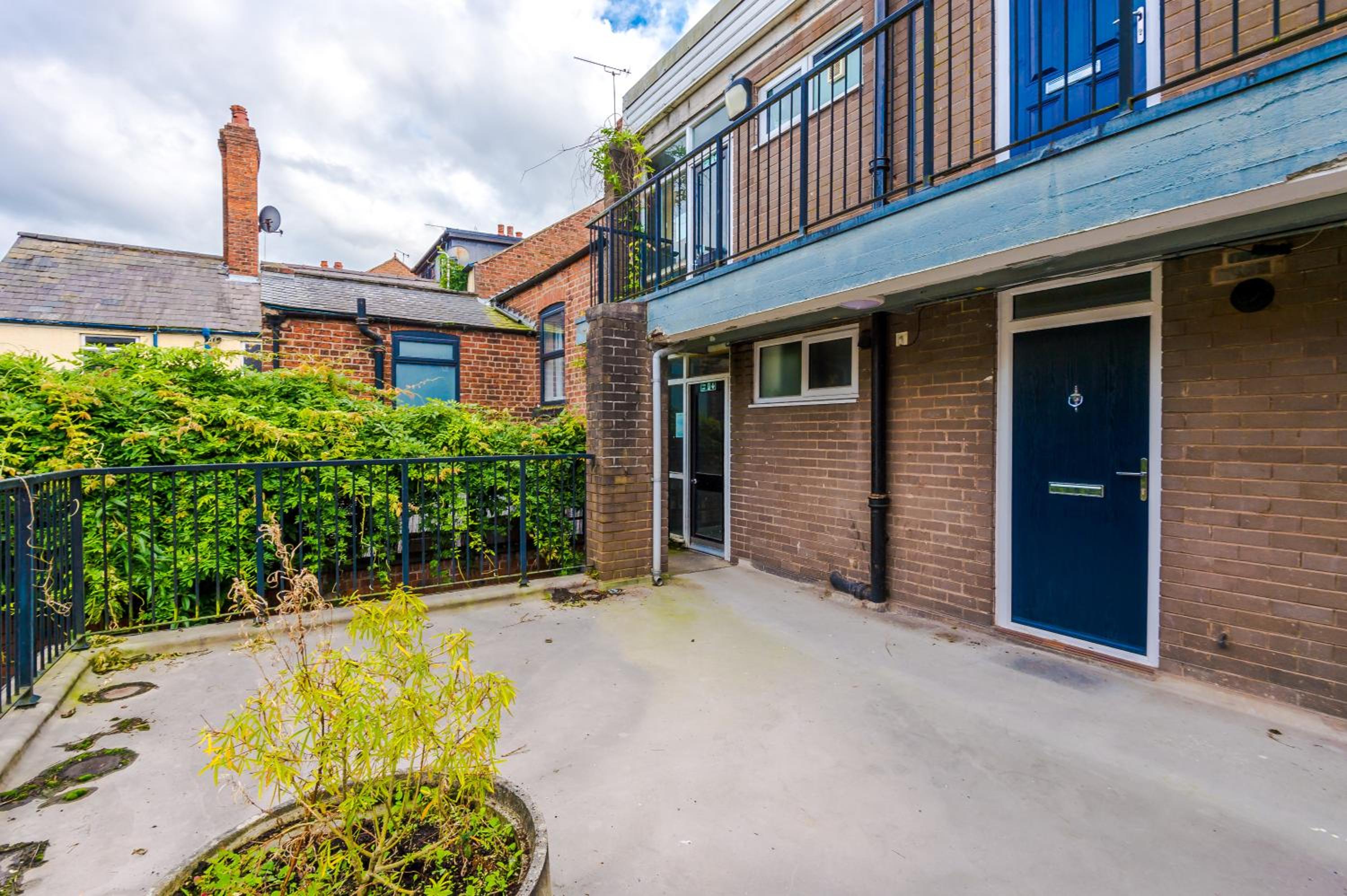 Perfect for Contractors Long Stays and Close amenities