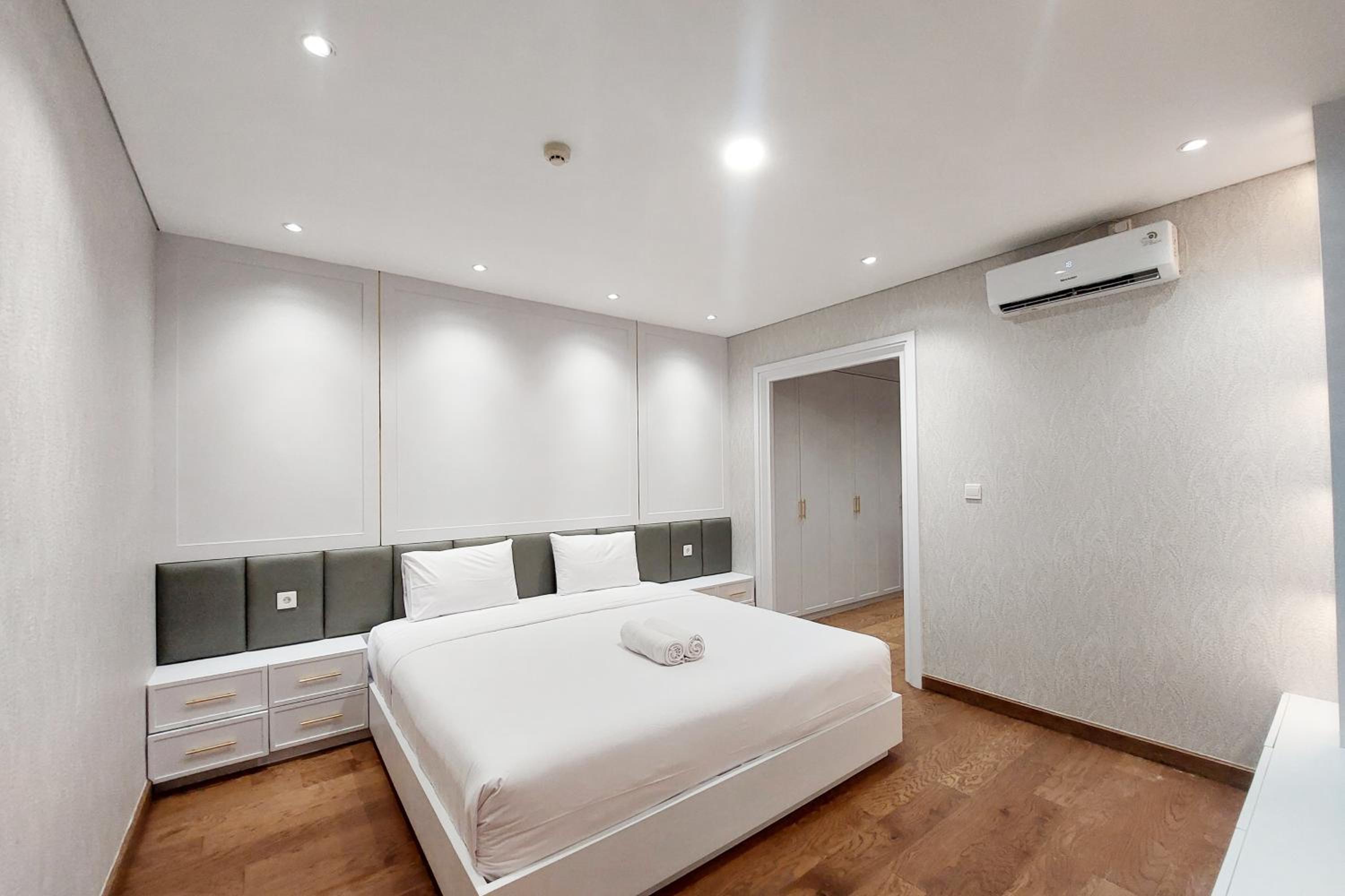 Brand New and Nice 2BR Apartment at The Reiz Condominium Medan By Travelio view 4